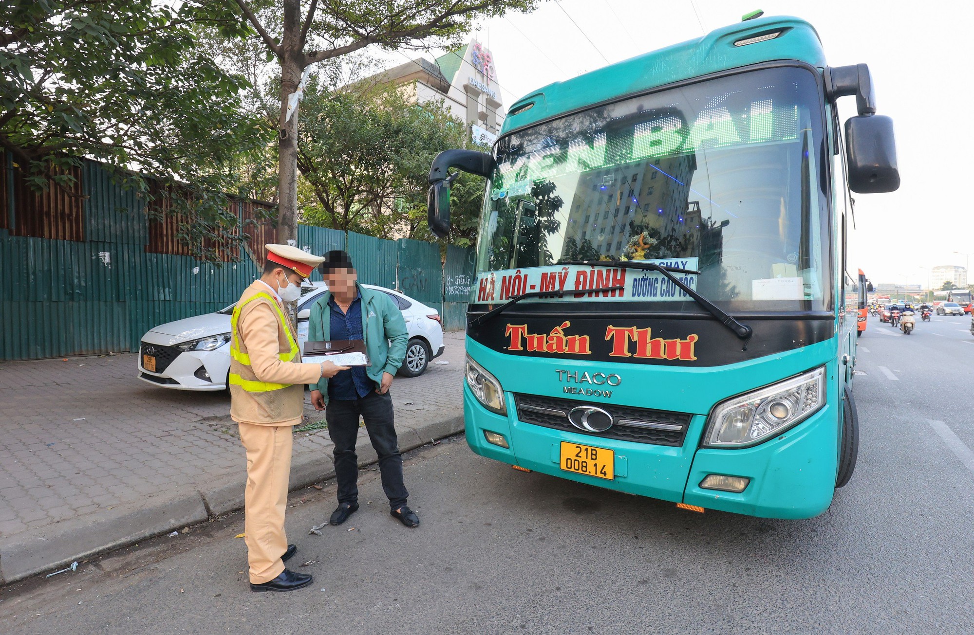 H&agrave; Nội y&ecirc;u cầu tăng cường xử l&yacute; xe d&ugrave;, bến c&oacute;c - Ảnh 1.