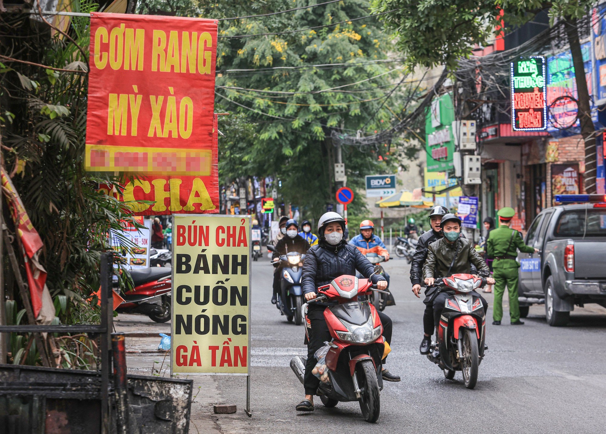 Cận cảnh đường Nguyễn Tuân sắp được chi 400 tỷ mở rộng mặt đường - Ảnh 6. Cận cảnh đường Nguyễn Tuân sắp được chi 400 tỷ mở rộng mặt đường - Ảnh 6.