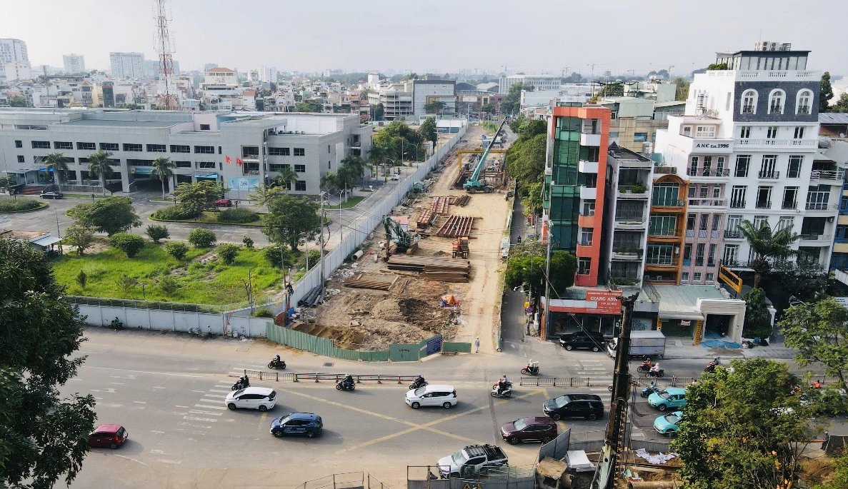 C&ocirc;ng tr&igrave;nh d&agrave;y đặc quanh T&acirc;n Sơn Nhất, TP.HCM l&ecirc;n phương &aacute;n giải tỏa &ugrave;n tắc dịp Tết - Ảnh 1.