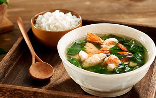 Loại l&aacute; b&eacute; t&iacute; l&agrave; 'kho canxi', 1 lạng l&aacute; chứa lượng canxi nhiều hơn 1 lạng sữa