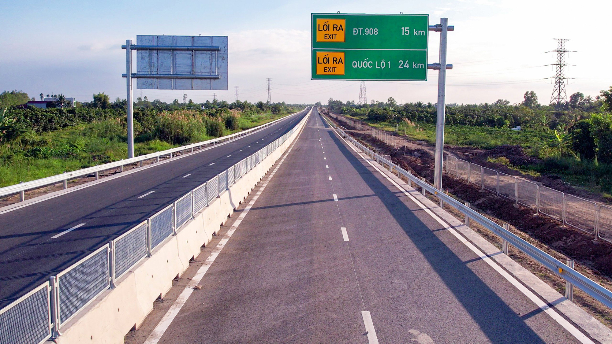 Đ&oacute;n cơ hội từ s&acirc;n bay, c&acirc;y cầu v&agrave; cao tốc ngh&igrave;n tỷ - Ảnh 6.
