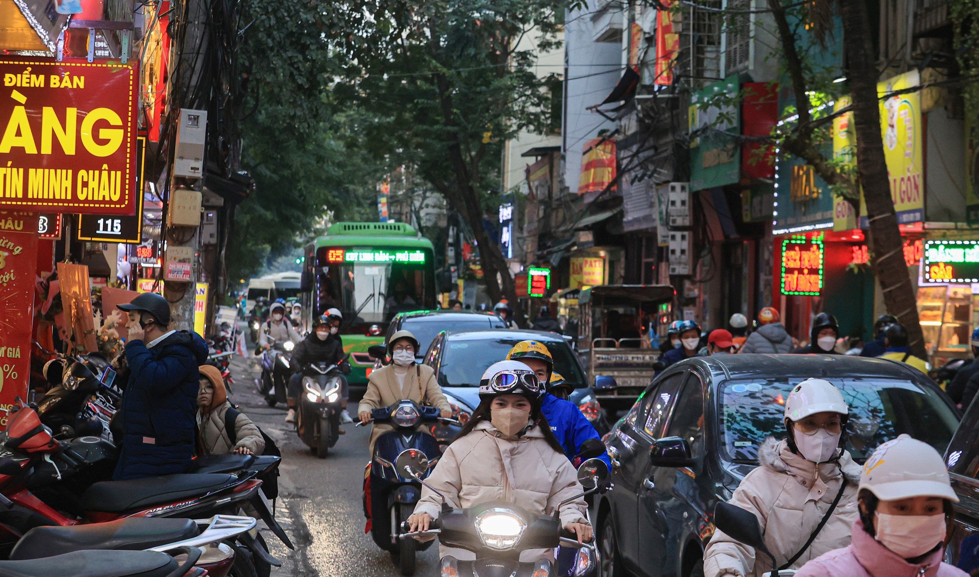 Cận cảnh đường Nguyễn Tuân sắp được chi 400 tỷ mở rộng mặt đường - Ảnh 10. Cận cảnh đường Nguyễn Tuân sắp được chi 400 tỷ mở rộng mặt đường - Ảnh 10.