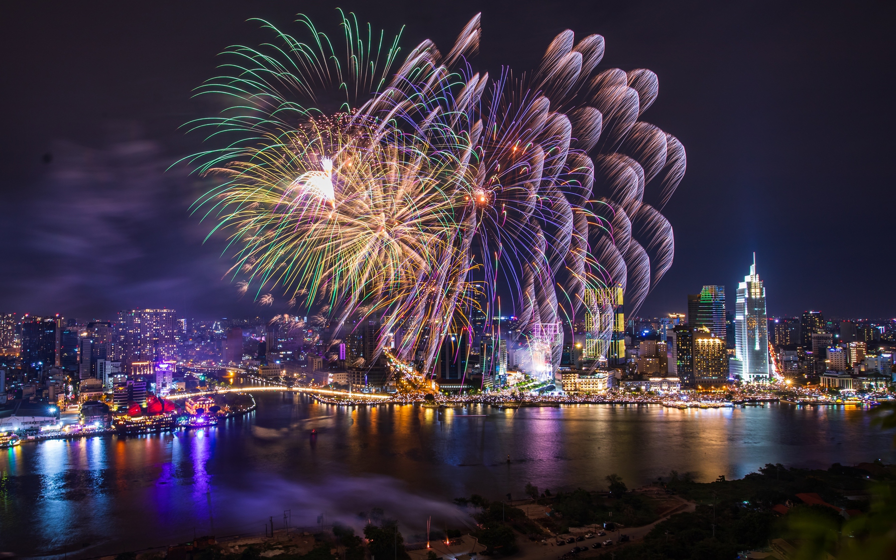 TP.HCM bắn ph&aacute;o hoa ở 2 điểm đ&oacute;n tết Dương lịch 2024