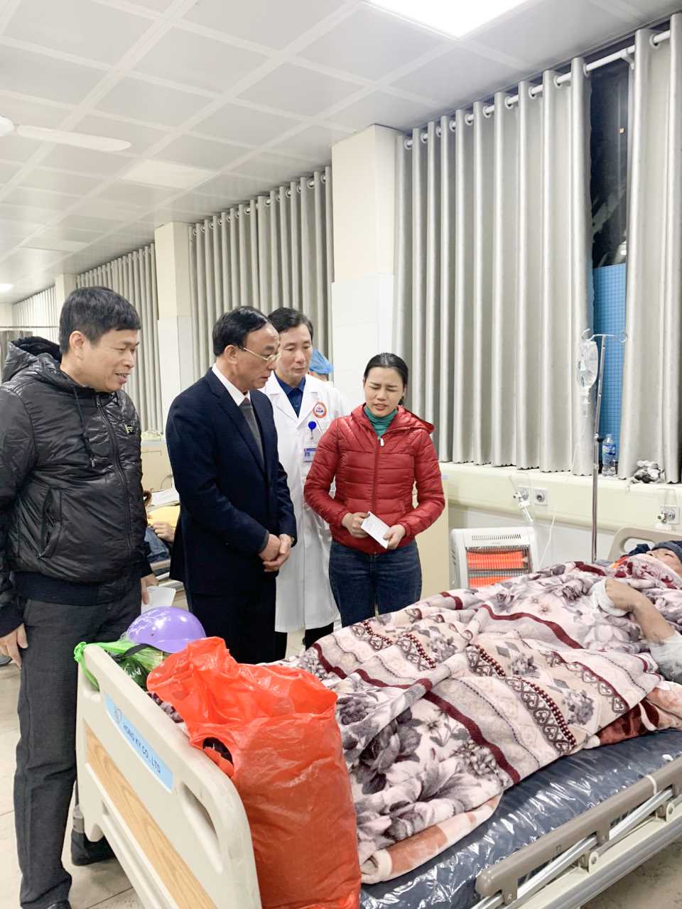 Đang nỗ lực t&igrave;m kiếm c&ocirc;ng nh&acirc;n m&aacute;y x&uacute;c bị v&ugrave;i lấp tạị C&ocirc;ng ty CP Than Cọc S&aacute;u - Ảnh 3.