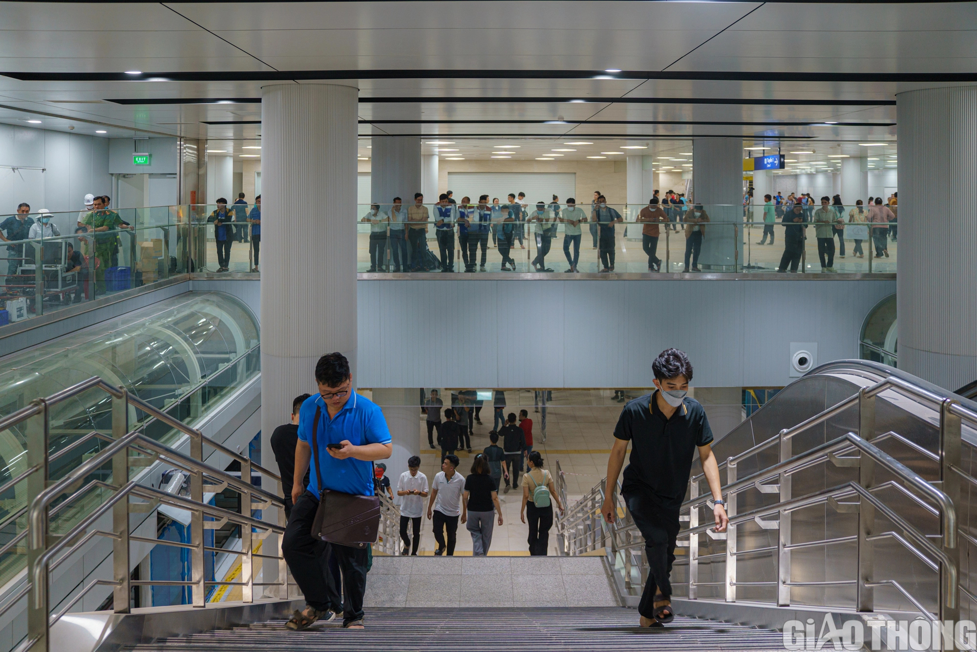 Hơn 4.000 người diễn tập cứu nạn trong ga ngầm Bến Thành - Ảnh 2. Hơn 4.000 người diễn tập cứu nạn trong ga ngầm Bến Thành - Ảnh 2.