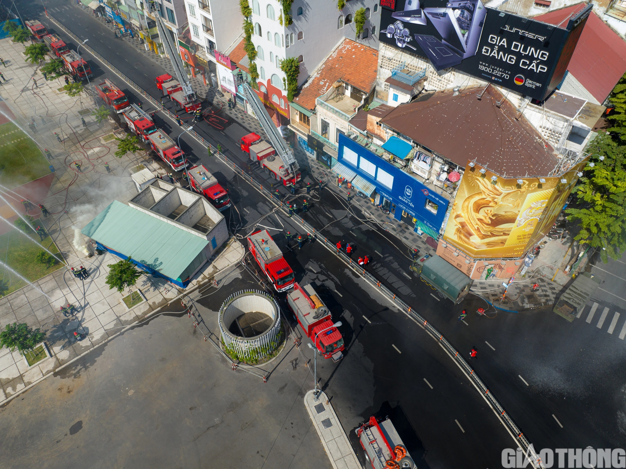 Hơn 4.000 người diễn tập cứu nạn trong ga ngầm Bến Thành - Ảnh 8. Hơn 4.000 người diễn tập cứu nạn trong ga ngầm Bến Thành - Ảnh 8.