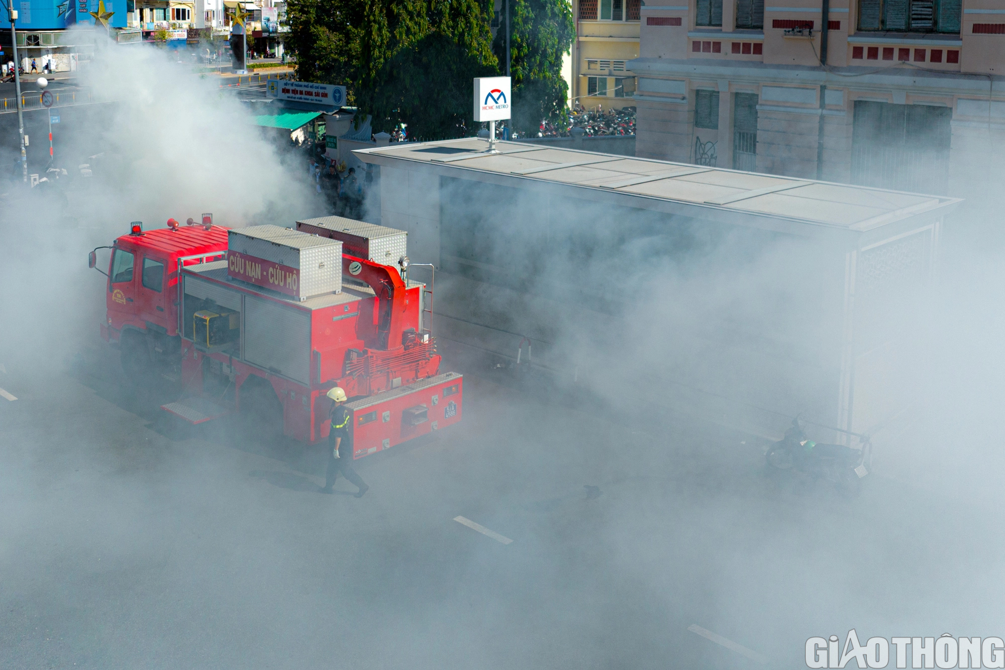 Hơn 4.000 người diễn tập cứu nạn trong ga ngầm Bến Thành - Ảnh 9. Hơn 4.000 người diễn tập cứu nạn trong ga ngầm Bến Thành - Ảnh 9.