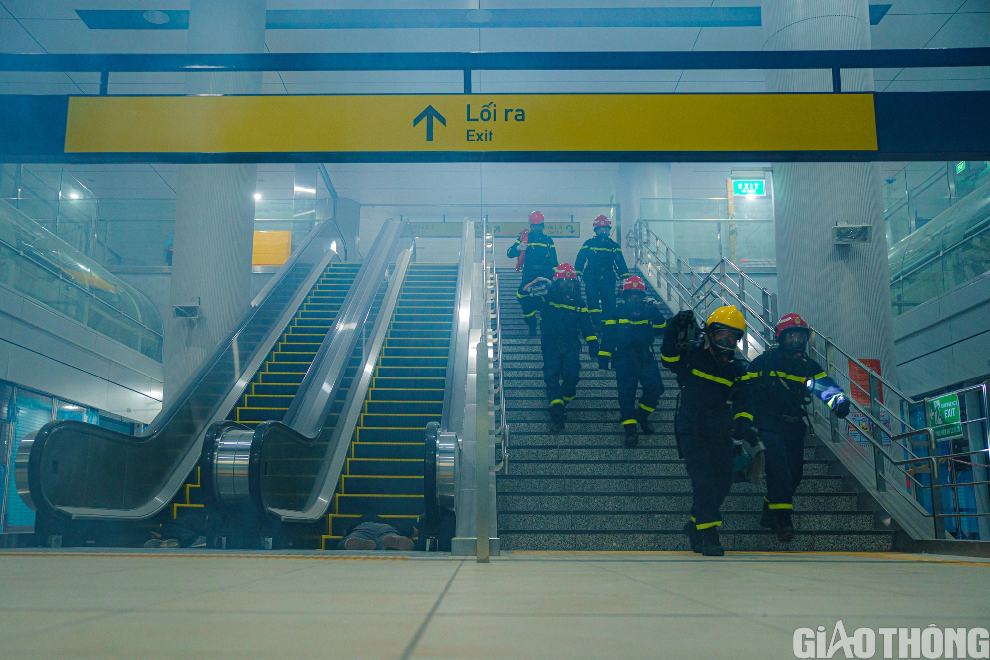 Hơn 4.000 người diễn tập cứu nạn trong ga ngầm Bến Thành - Ảnh 11. Hơn 4.000 người diễn tập cứu nạn trong ga ngầm Bến Thành - Ảnh 11.