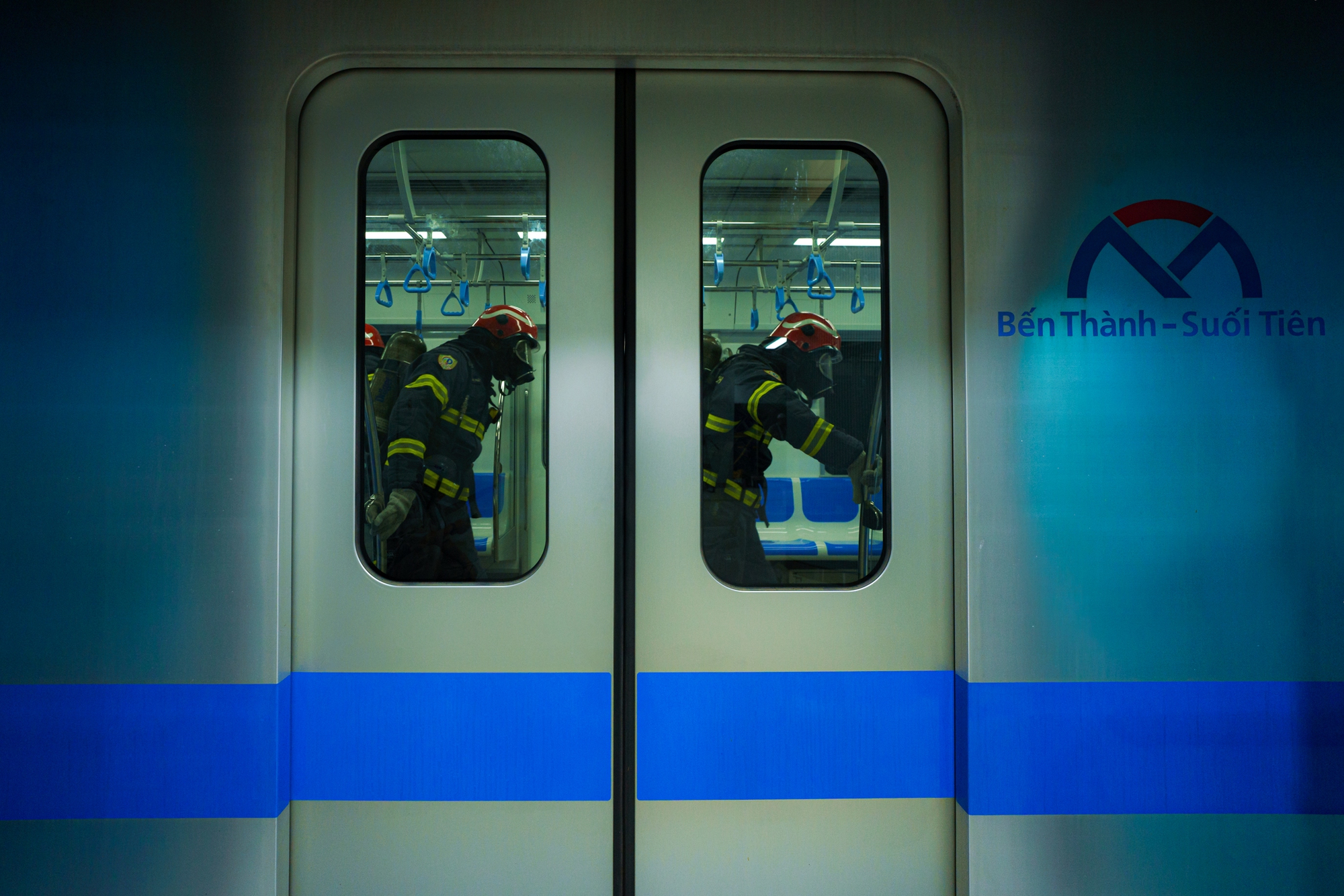 Hơn 4.000 người diễn tập cứu nạn trong ga ngầm Bến Thành - Ảnh 19. Hơn 4.000 người diễn tập cứu nạn trong ga ngầm Bến Thành - Ảnh 19.