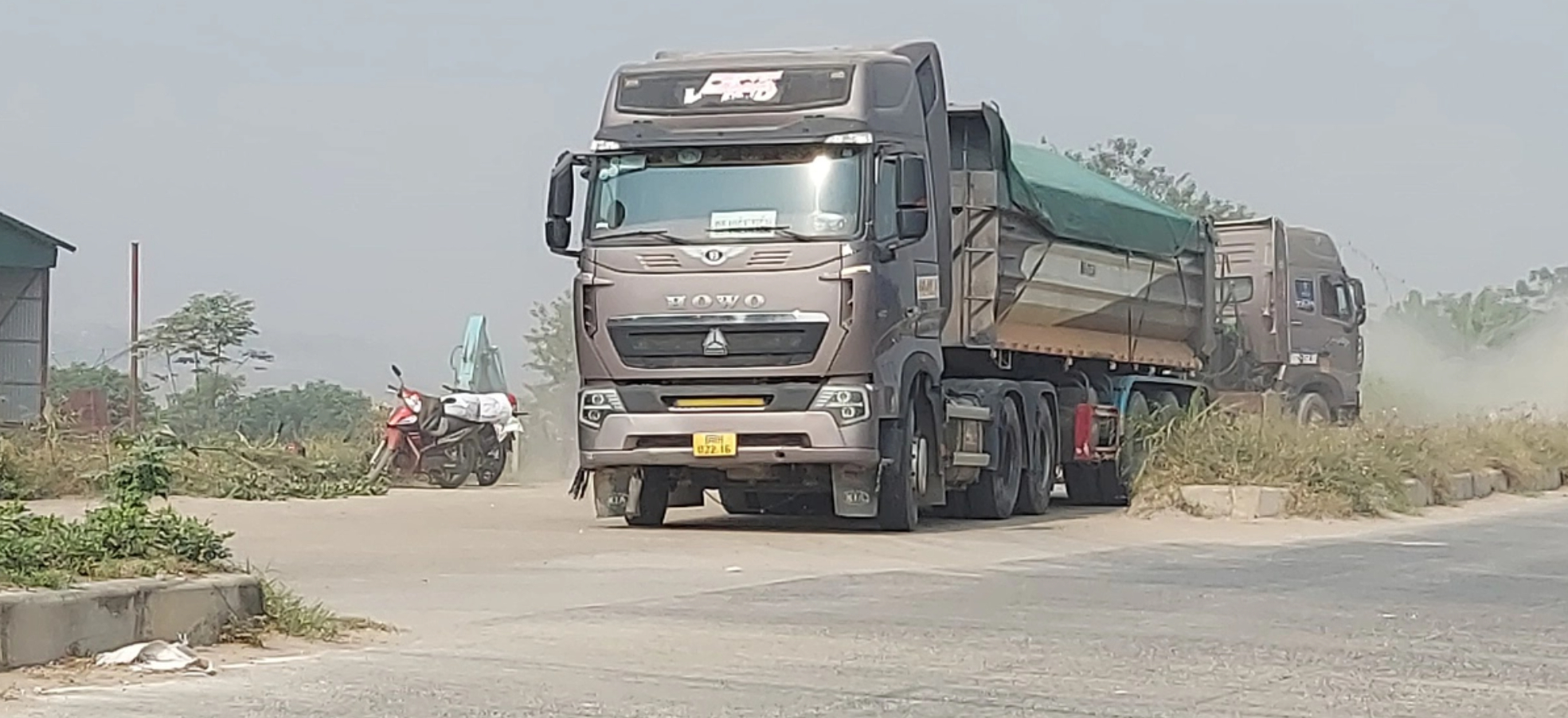 Vĩnh Ph&uacute;c: Xe "vua" n&aacute;o loạn huyện Vĩnh Tường - Ảnh 3.