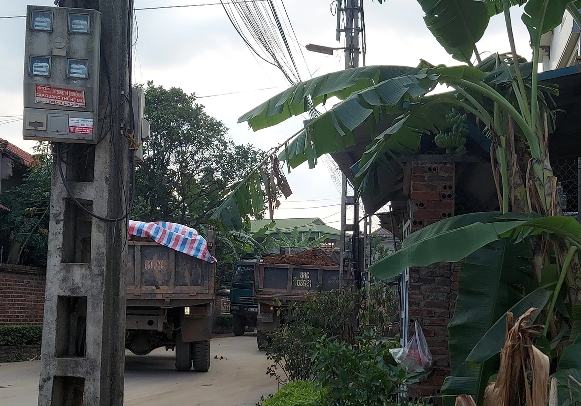 Vĩnh Ph&uacute;c: Xe "vua" n&aacute;o loạn huyện Vĩnh Tường - Ảnh 5.