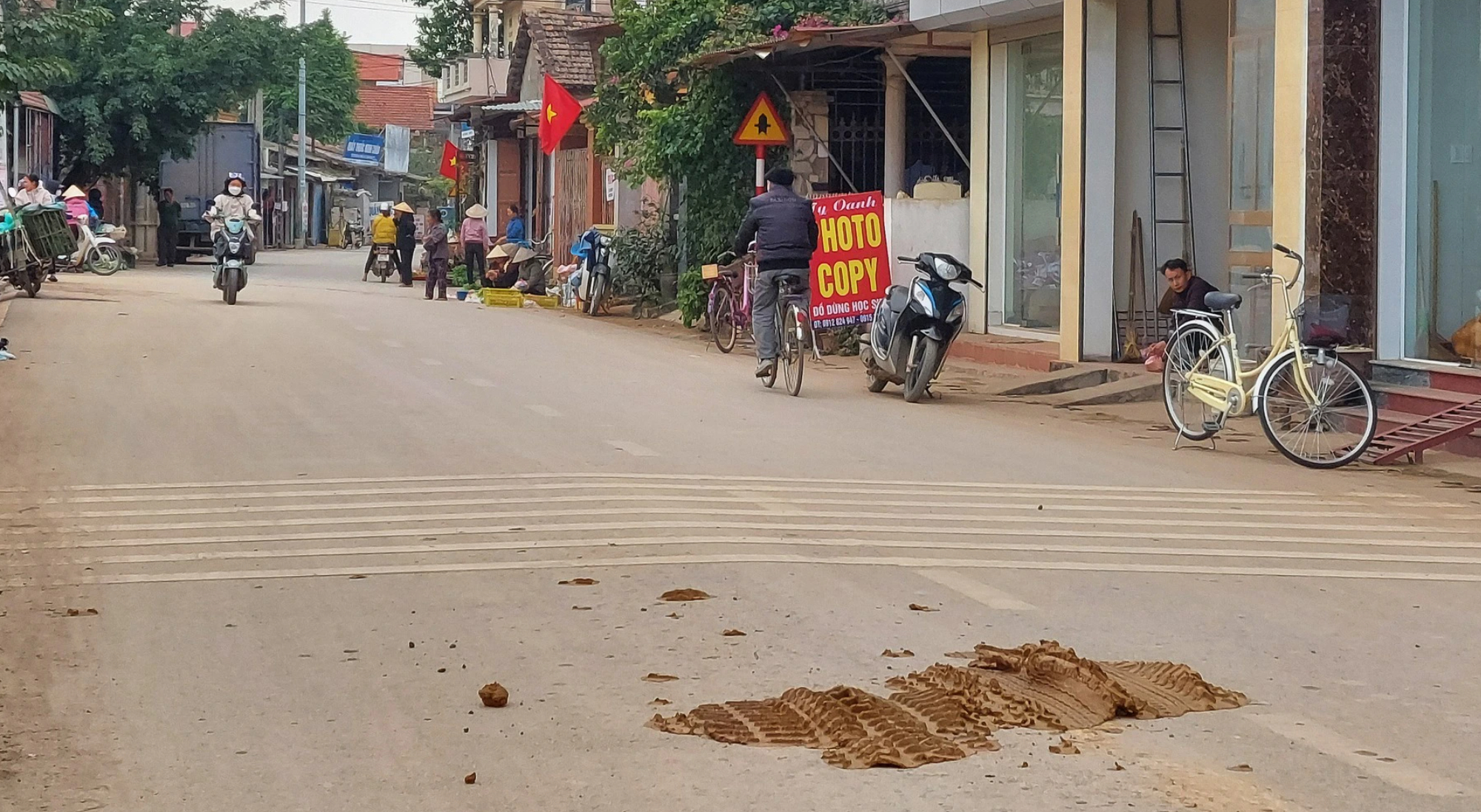 Vĩnh Ph&uacute;c: Xe "vua" n&aacute;o loạn huyện Vĩnh Tường - Ảnh 11.