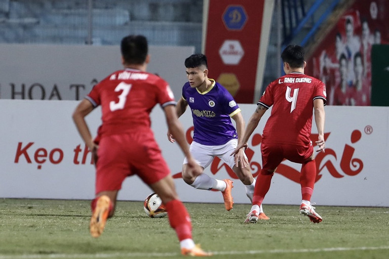 V-League: H&agrave; Nội FC bị đội cuối bảng "cưa" điểm, CAHN thua sốc Kh&aacute;nh H&ograve;a  - Ảnh 1.