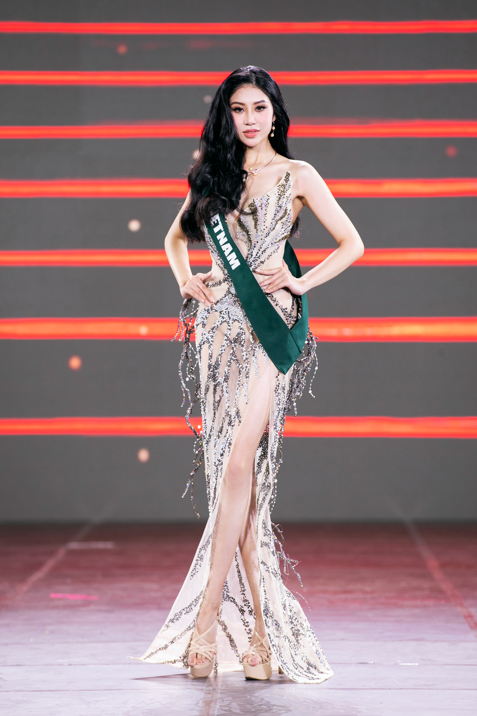 Top 8 Miss Earth 2023 lộ diện: Đại diện Việt Nam Đỗ Lan Anh được gọi t&ecirc;n - Ảnh 5.