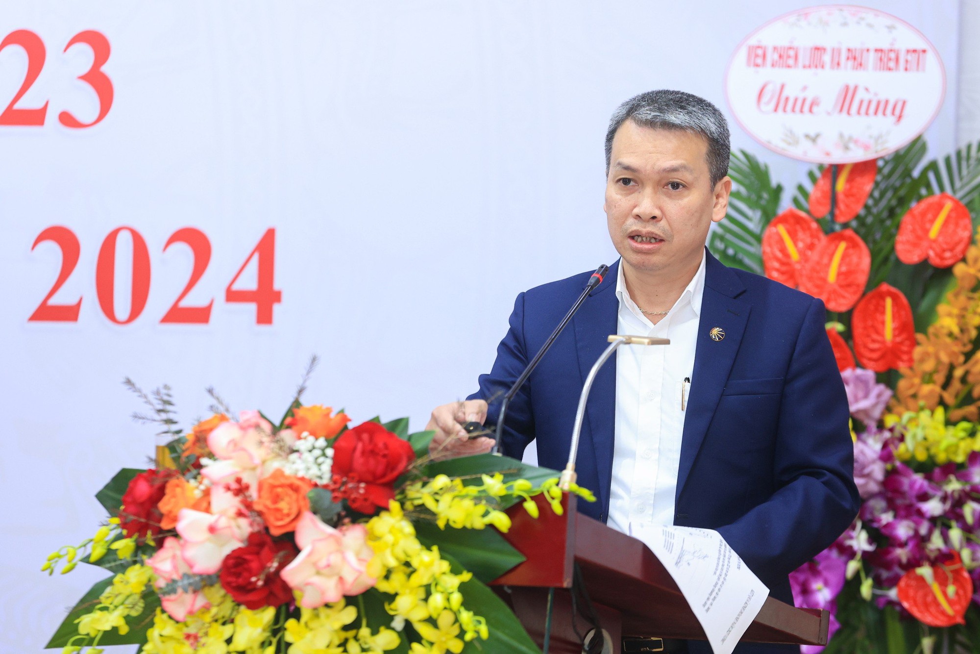 "&Ocirc;ng lớn" h&agrave;ng hải VIMC đạt doanh thu gần 18.000 tỷ đồng năm 2023 - Ảnh 1.