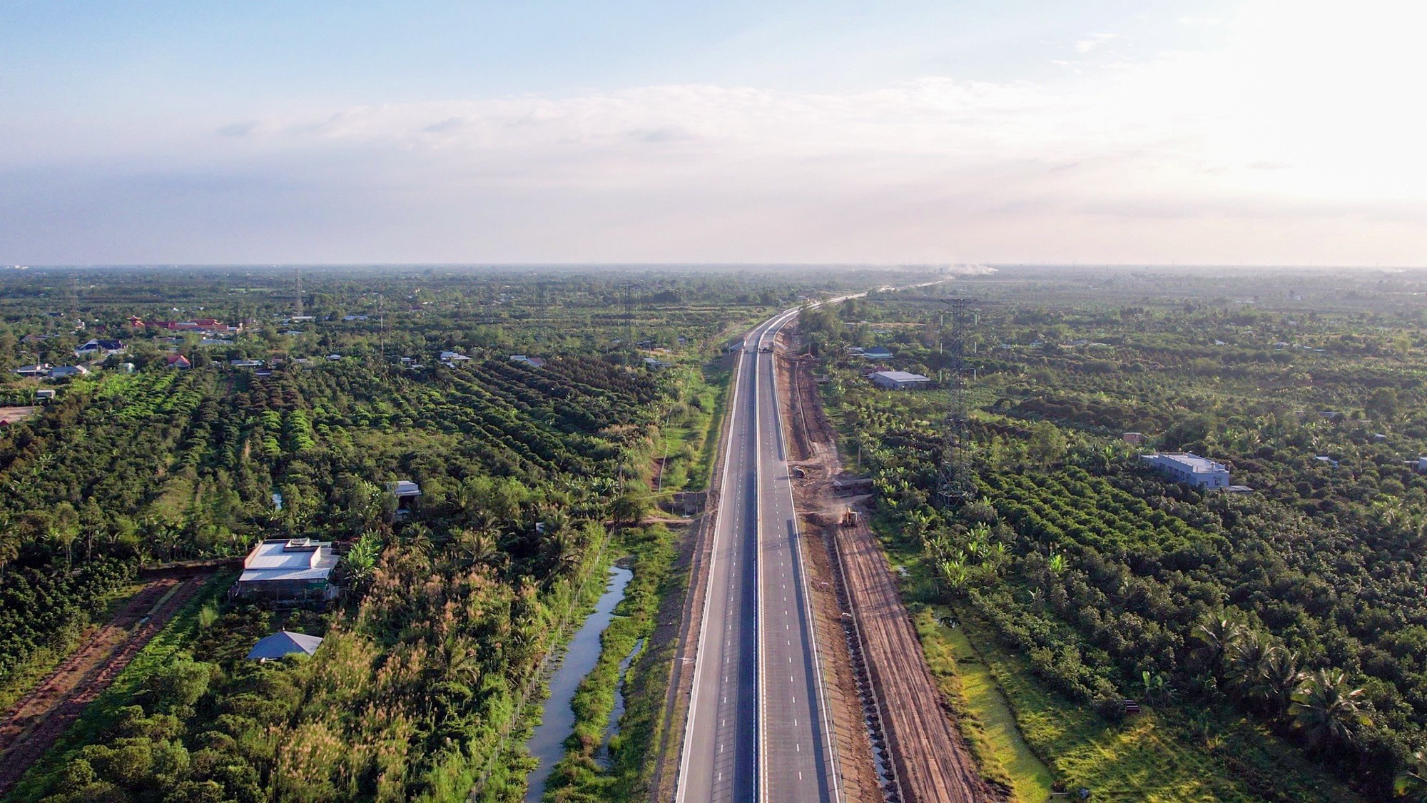 To&agrave;n cảnh tuyến cao tốc nối th&ocirc;ng TP.HCM về Cần Thơ - Ảnh 13.