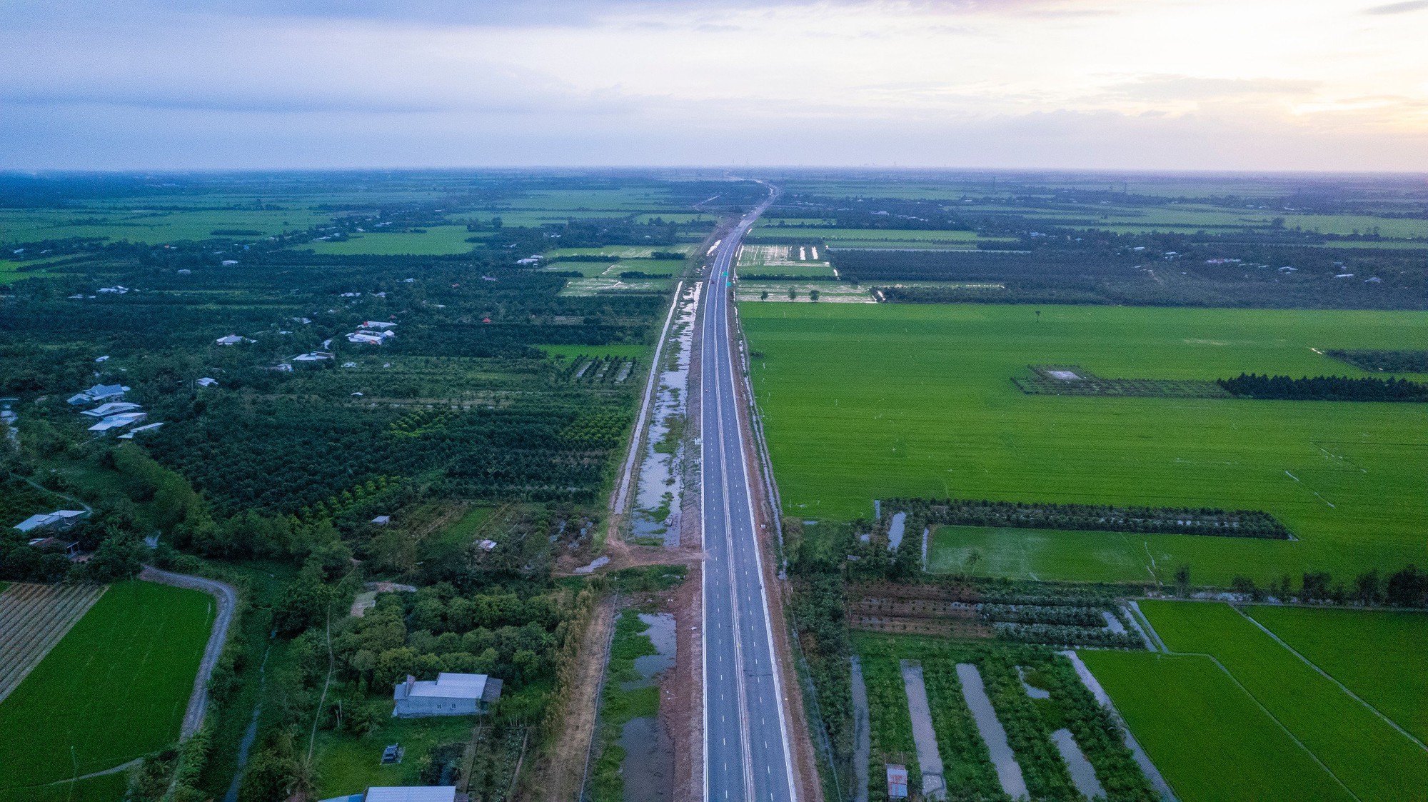 To&agrave;n cảnh tuyến cao tốc nối th&ocirc;ng TP.HCM về Cần Thơ - Ảnh 11.