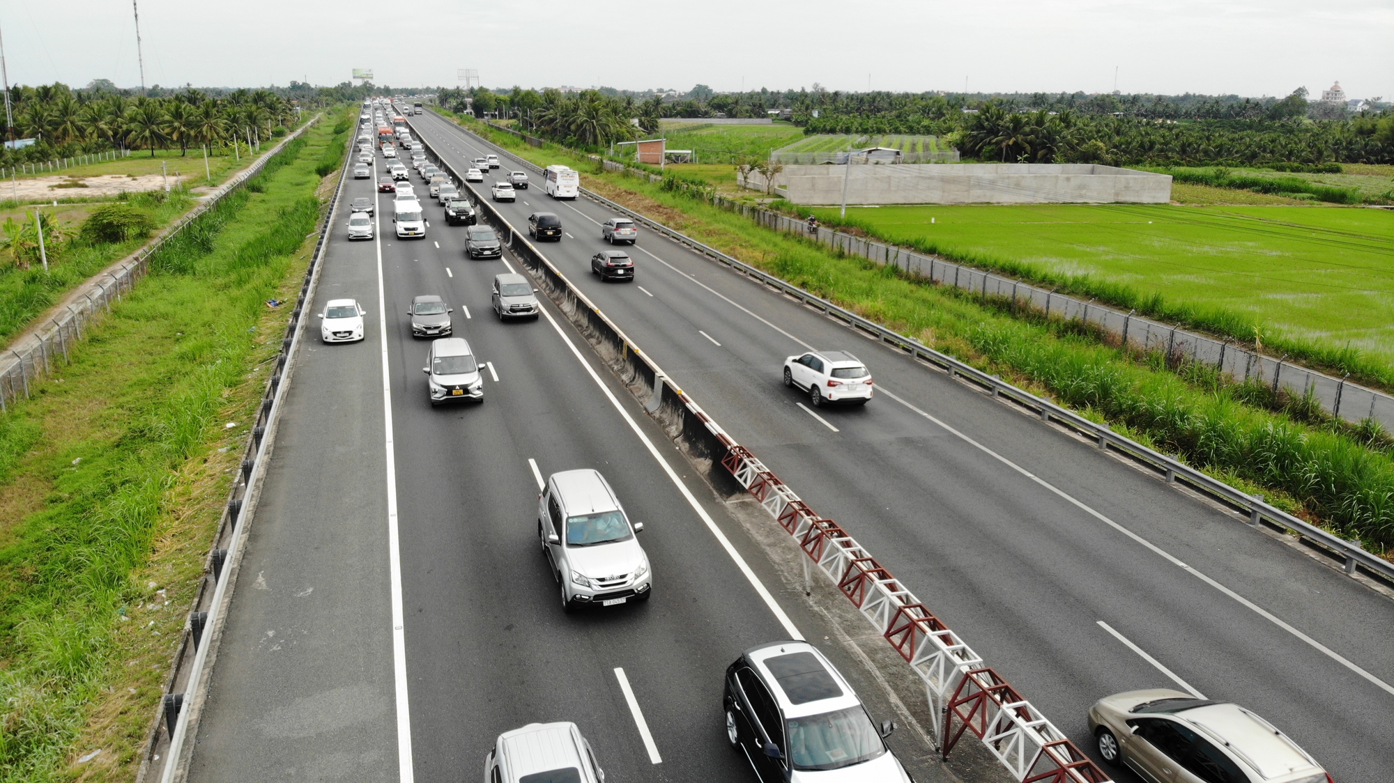 To&agrave;n cảnh tuyến cao tốc nối th&ocirc;ng TP.HCM về Cần Thơ - Ảnh 3.