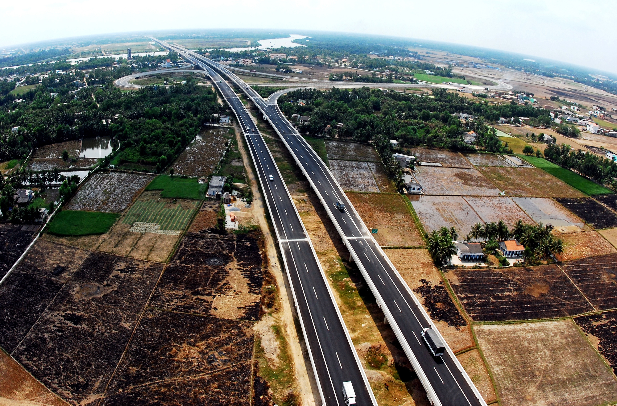 To&agrave;n cảnh tuyến cao tốc nối th&ocirc;ng TP.HCM về Cần Thơ - Ảnh 2.