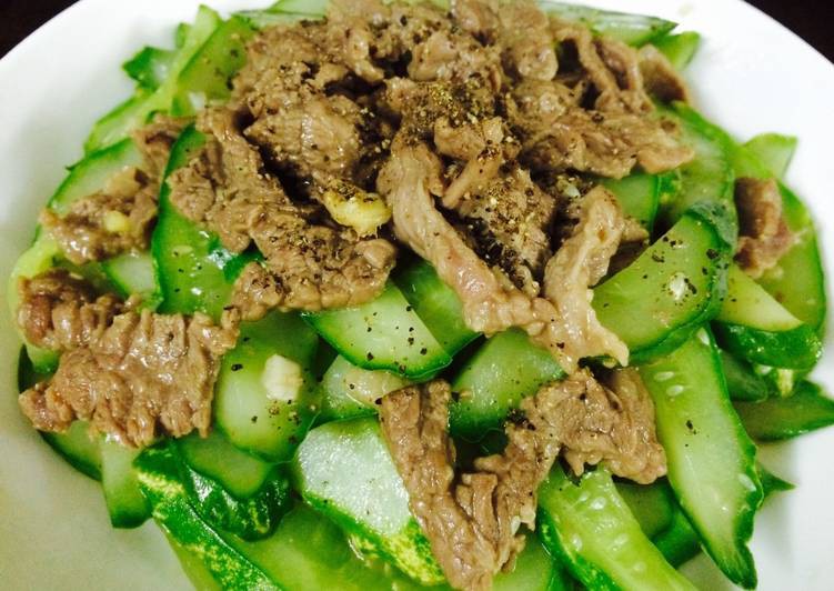 Dưa leo ăn c&ugrave;ng c&agrave; chua l&agrave; b&igrave;nh thường rồi, bạn c&oacute; thể chế biến 