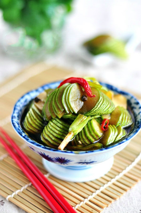 Dưa leo ăn c&ugrave;ng c&agrave; chua l&agrave; b&igrave;nh thường rồi, bạn c&oacute; thể chế biến 