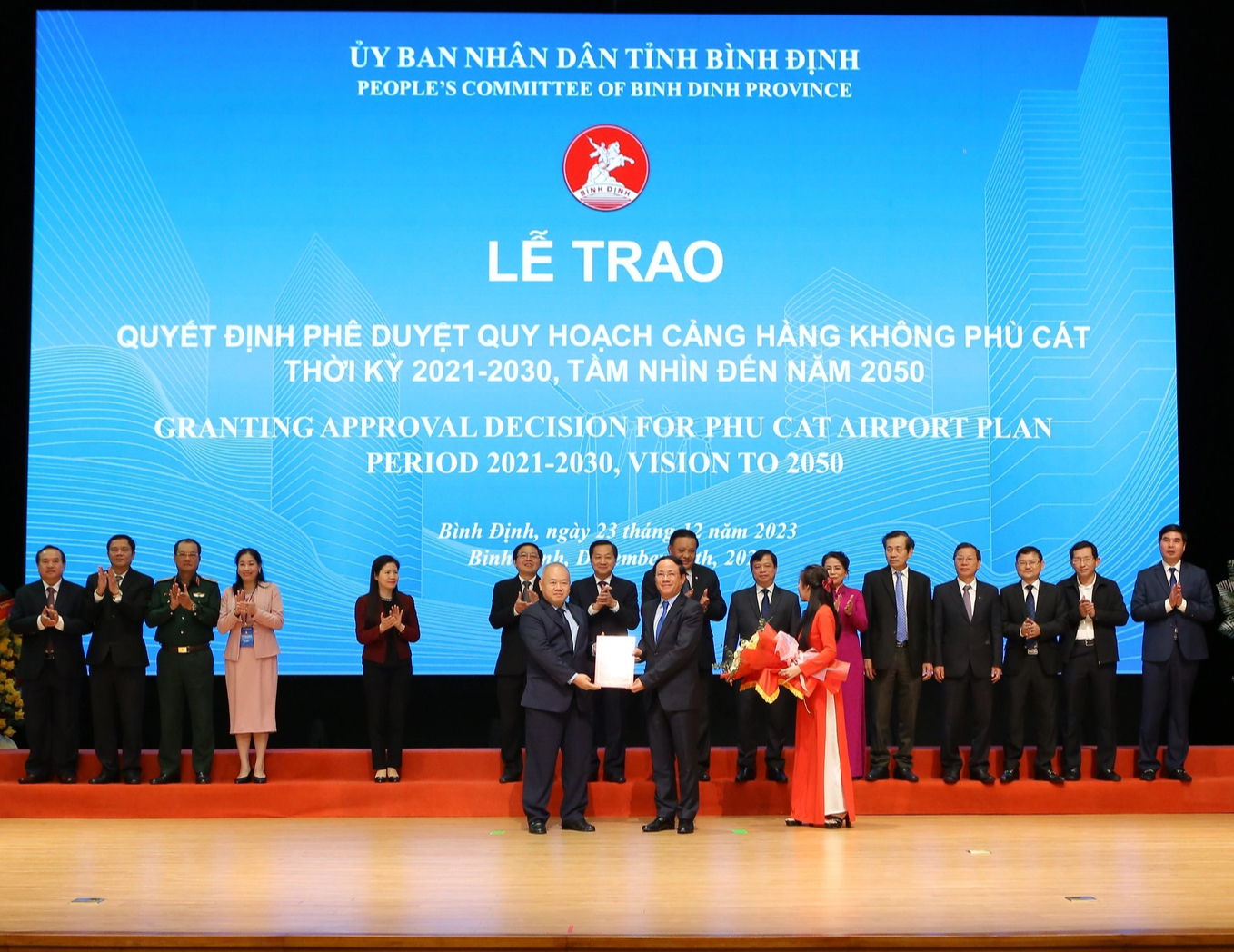 Trao Quyết định Quy hoạch Cảng h&agrave;ng kh&ocirc;ng Ph&ugrave; C&aacute;t thời kỳ 2021-2030, tầm nh&igrave;n đến năm 2050 - Ảnh 1.