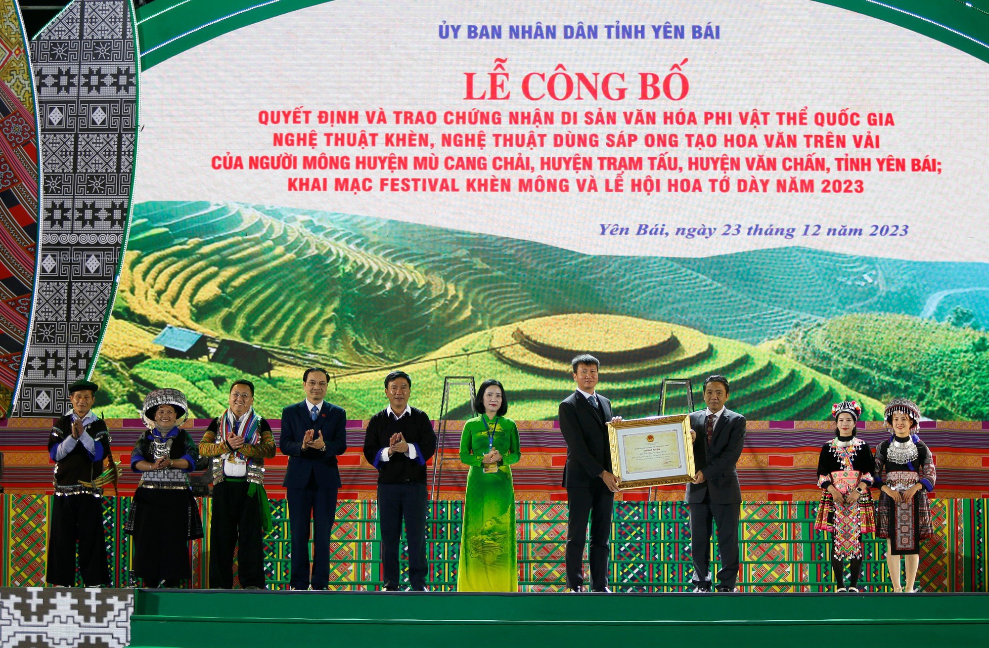 Y&ecirc;n B&aacute;i khai mạc Festival tr&igrave;nh diễn Kh&egrave;n M&ocirc;ng v&agrave; Lễ hội hoa Tớ D&agrave;y năm 2023 - Ảnh 1.