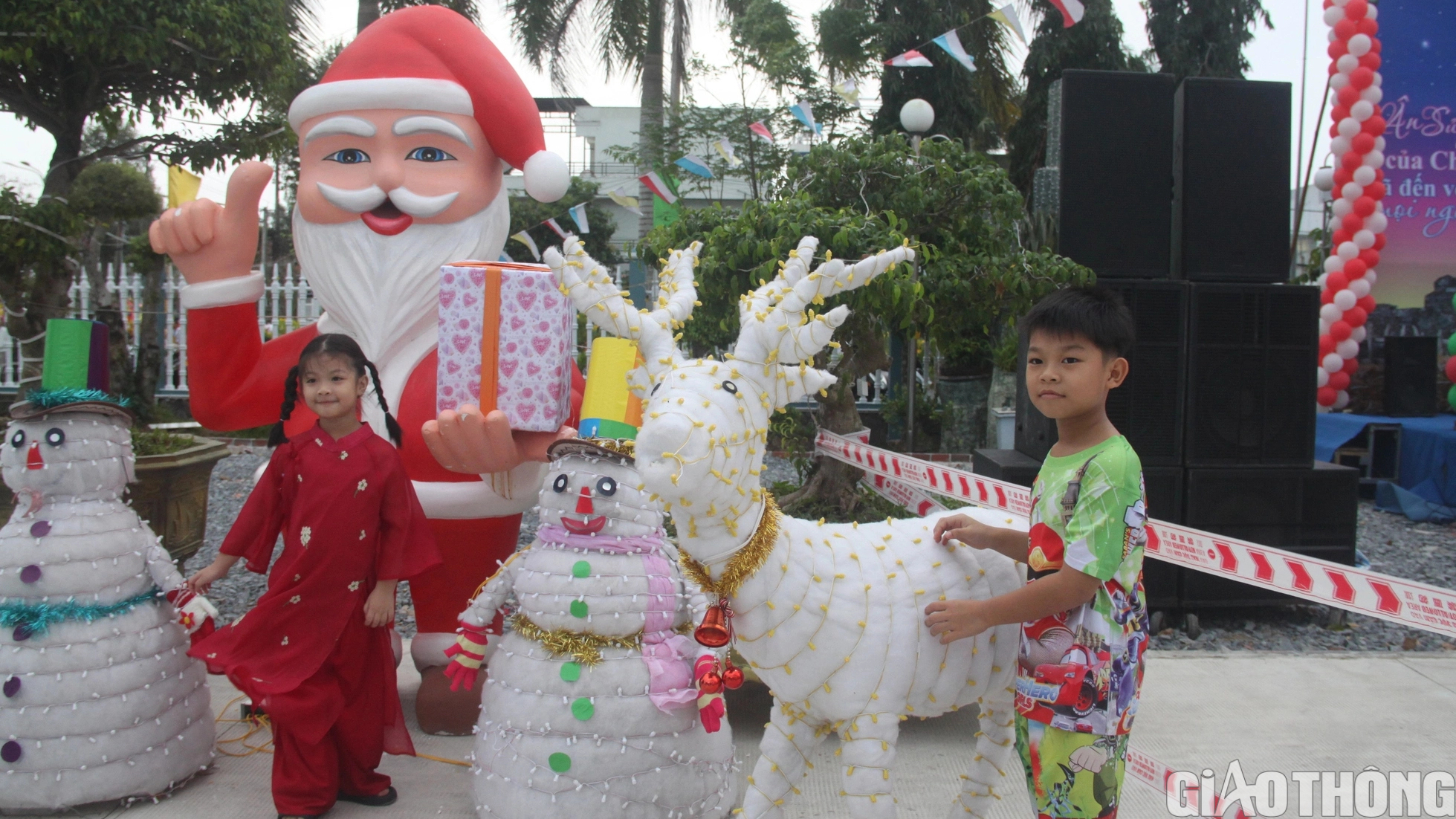 Người d&acirc;n Bạc Li&ecirc;u &ugrave;n &ugrave;n k&eacute;o nhau đi chơi Noel - Ảnh 7.