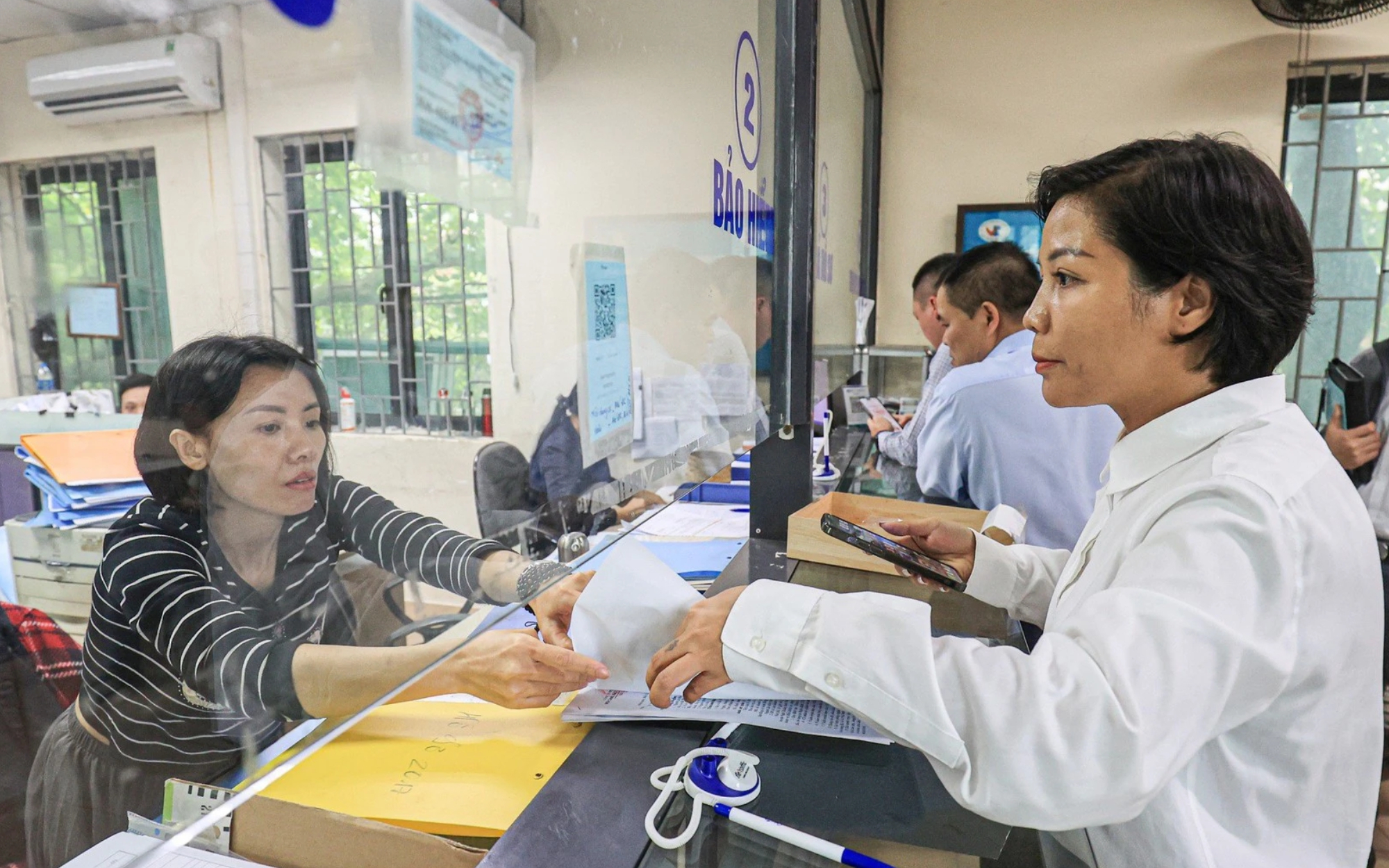 Ứng dụng c&ocirc;ng nghệ, đẩy mạnh thanh to&aacute;n gi&aacute;, ph&iacute; đăng kiểm trực tuyến