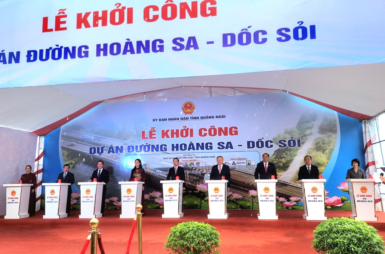 Quảng Ng&atilde;i c&ocirc;ng bố quy hoạch tỉnh thời kỳ 2021-2030 v&agrave; khởi c&ocirc;ng dự &aacute;n đường 3.500 tỷ đồng - Ảnh 3.