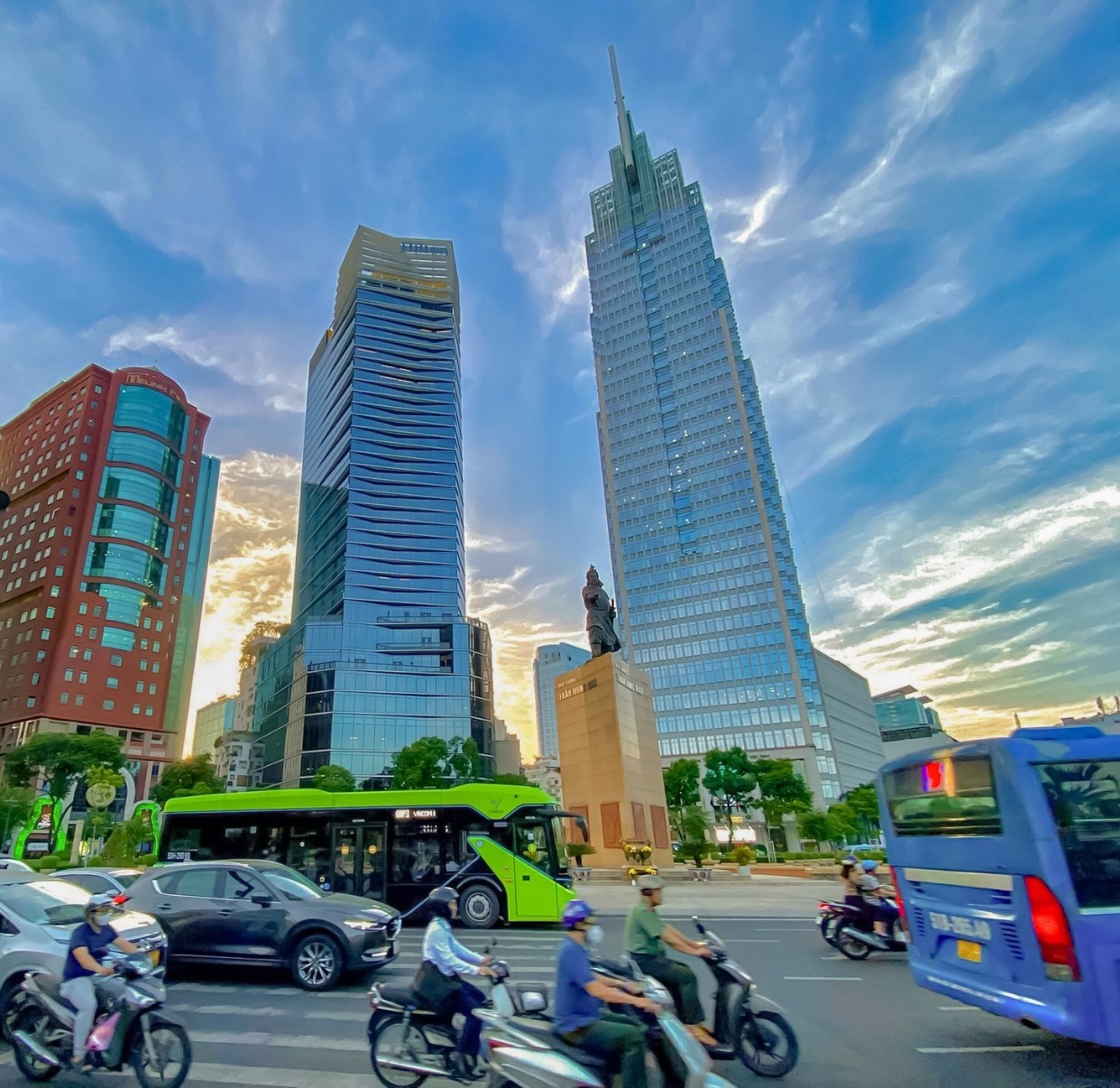 Triển khai tuyến VinBus giữa Vinhomes Grand Park với hệ sinh th&aacute;i Vingroup ở TP.HCM - Ảnh 3.