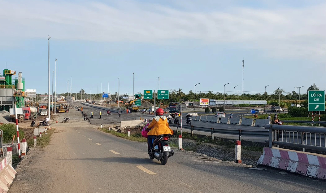 T&agrave;i xế phấn khởi ng&agrave;y đầu th&ocirc;ng xe cao tốc Mỹ Thuận - Cần Thơ - Ảnh 7.