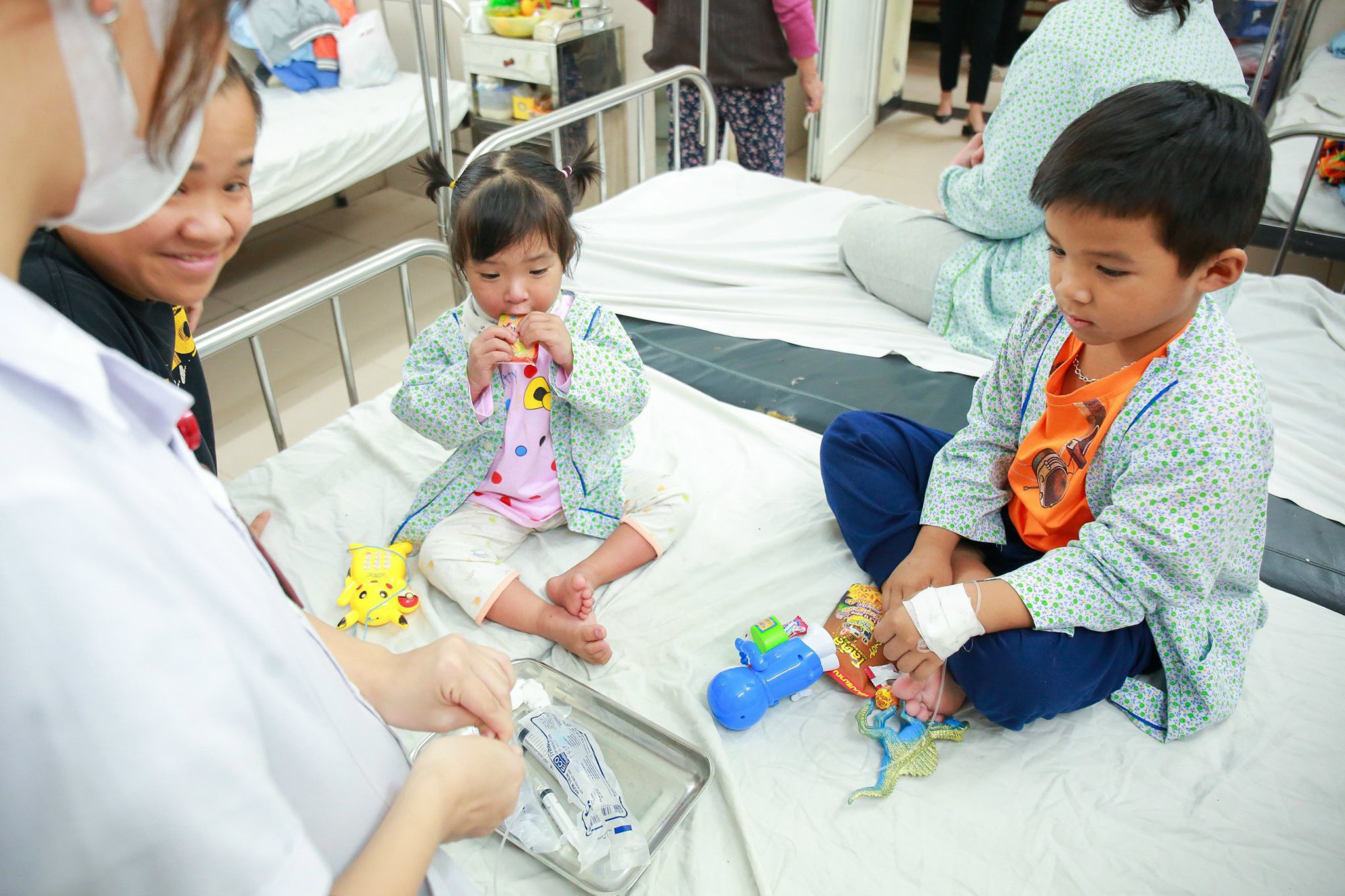 Trời lạnh, c&aacute;c bệnh h&ocirc; hấp tấn c&ocirc;ng trẻ nhỏ - Ảnh 1.