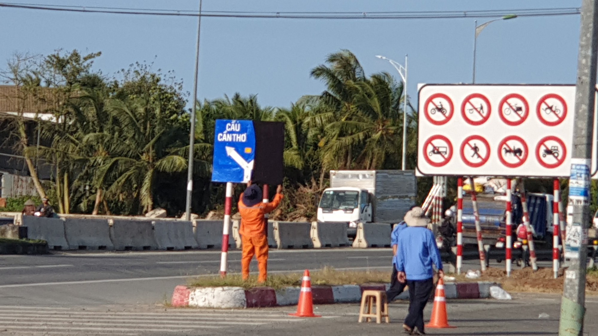 T&agrave;i xế phấn khởi ng&agrave;y đầu th&ocirc;ng xe cao tốc Mỹ Thuận - Cần Thơ - Ảnh 9.
