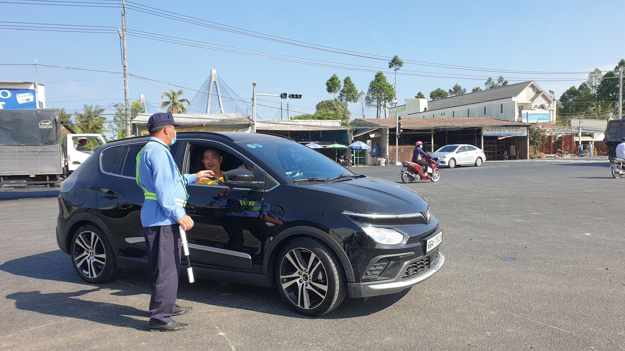 T&agrave;i xế phấn khởi ng&agrave;y đầu th&ocirc;ng xe cao tốc Mỹ Thuận - Cần Thơ - Ảnh 4.