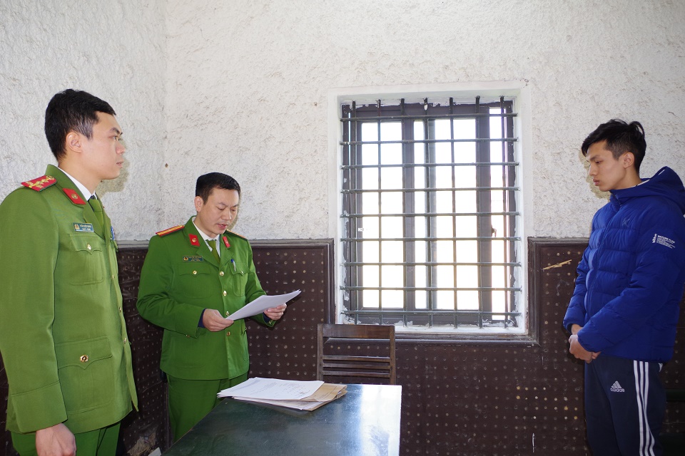 Khởi tố tội "giết người" với l&aacute;i xe đ&acirc;m CSGT ở chốt nồng độ cồn, rồi bỏ chạy - Ảnh 1.