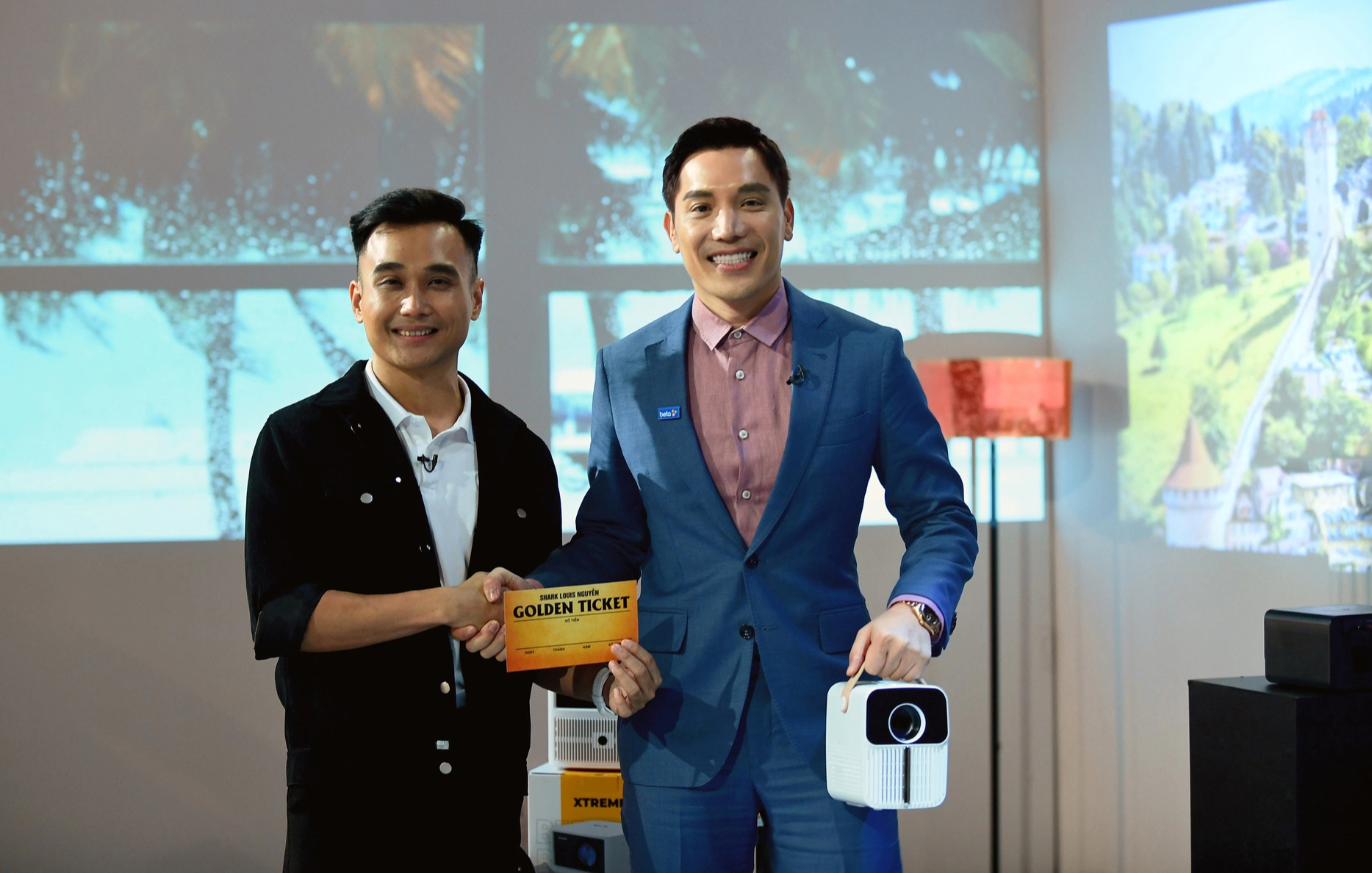 Shark Minh Beta r&uacute;t golden ticket đầu ti&ecirc;n, quyết gi&agrave;nh deal với Shark Tuệ L&acirc;m - Ảnh 4.