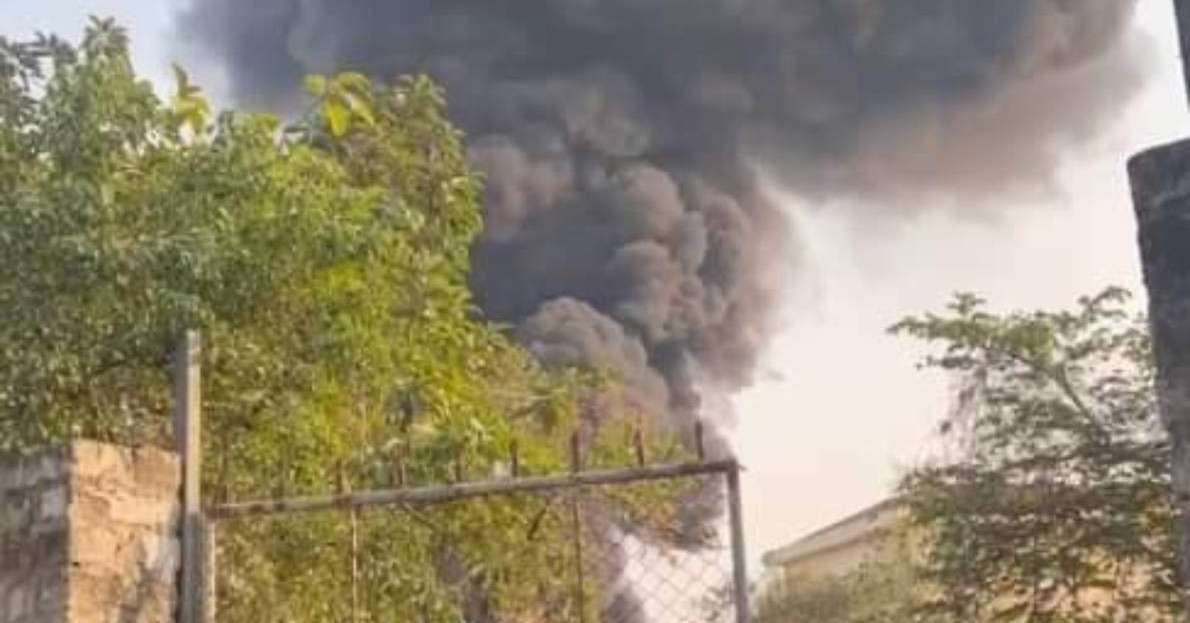 Hải Dương: Cháy ở trụ sở công an, thiêu rụi khoảng 100 phương tiên vi phạm - Ảnh 1. Hải Dương: Cháy ở trụ sở công an, thiêu rụi khoảng 100 phương tiên vi phạm - Ảnh 1.