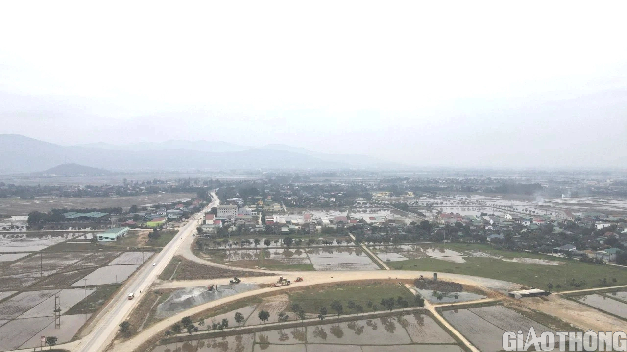 Thảm b&ecirc; t&ocirc;ng nhựa cầu vượt QL 8 tại dự &aacute;n cao tốc Diễn Ch&acirc;u &ndash; B&atilde;i Vọt - Ảnh 10.