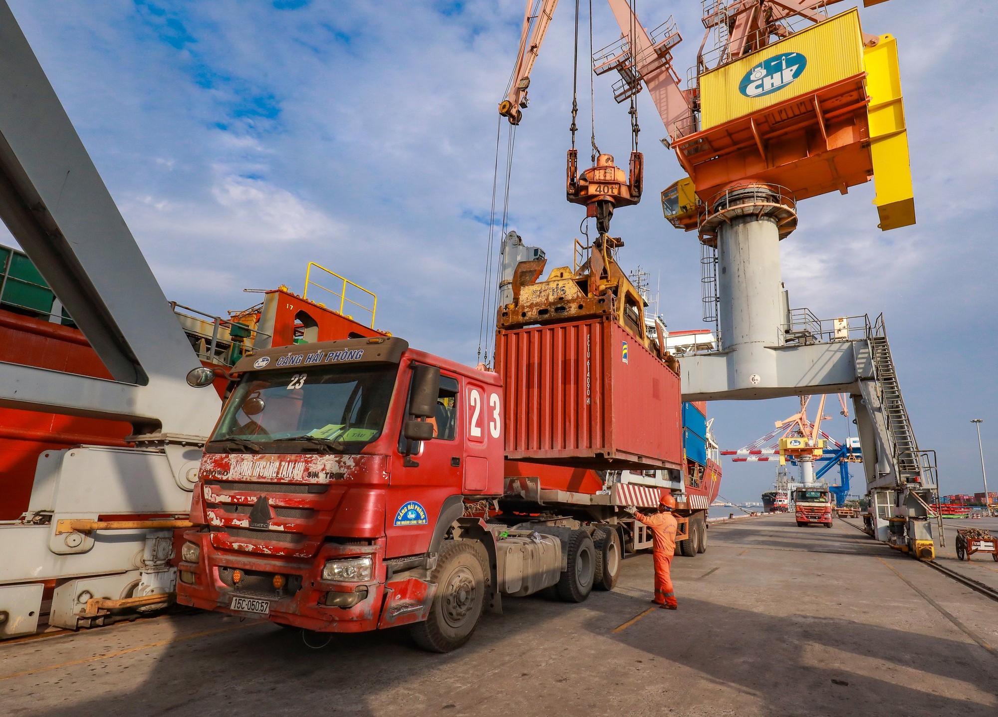 Hơn 4 tỷ đồng tiền phạt vi phạm trật tự an to&agrave;n giao th&ocirc;ng h&agrave;ng hải trong năm 2023 - Ảnh 1.