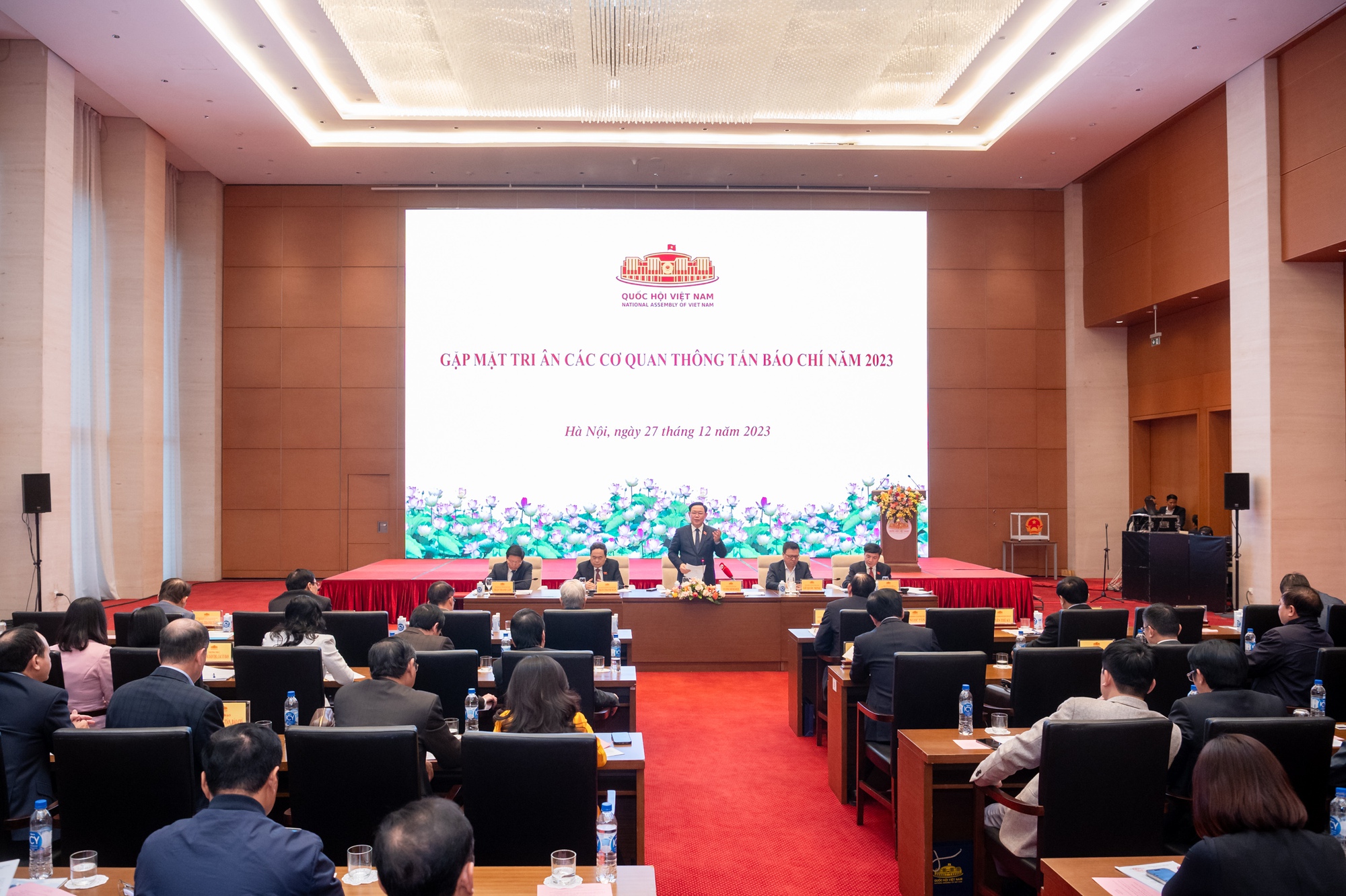 Chủ tịch Quốc hội: Th&agrave;nh tựu chung của Quốc hội lu&ocirc;n c&oacute; đ&oacute;ng g&oacute;p của b&aacute;o ch&iacute; - Ảnh 2.