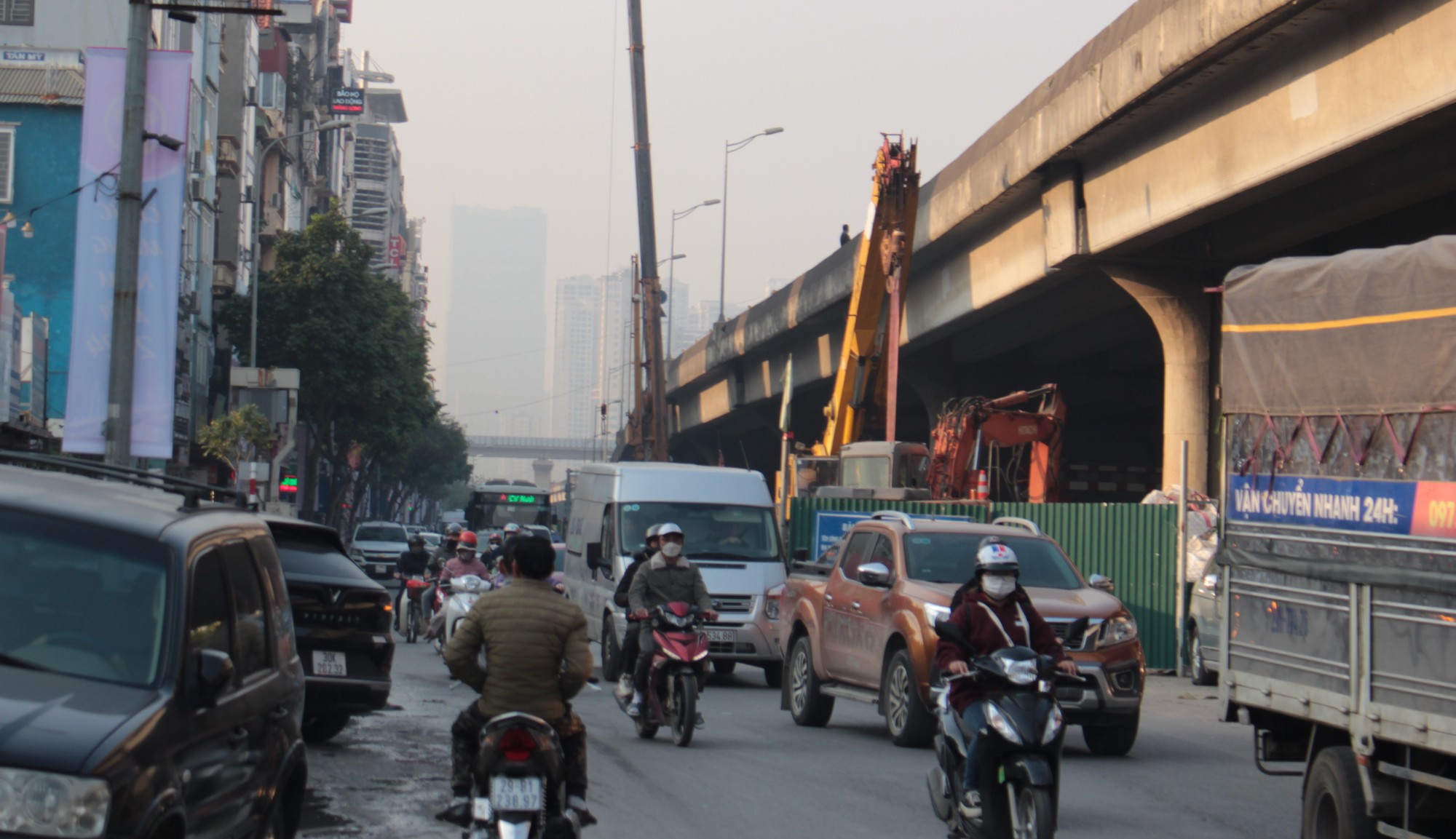 Thanh tra GTVT H&agrave; Nội chốt trực tại h&agrave;ng trăm điểm n&oacute;ng, nỗ lực đảm bảo giao th&ocirc;ng- Ảnh 5.