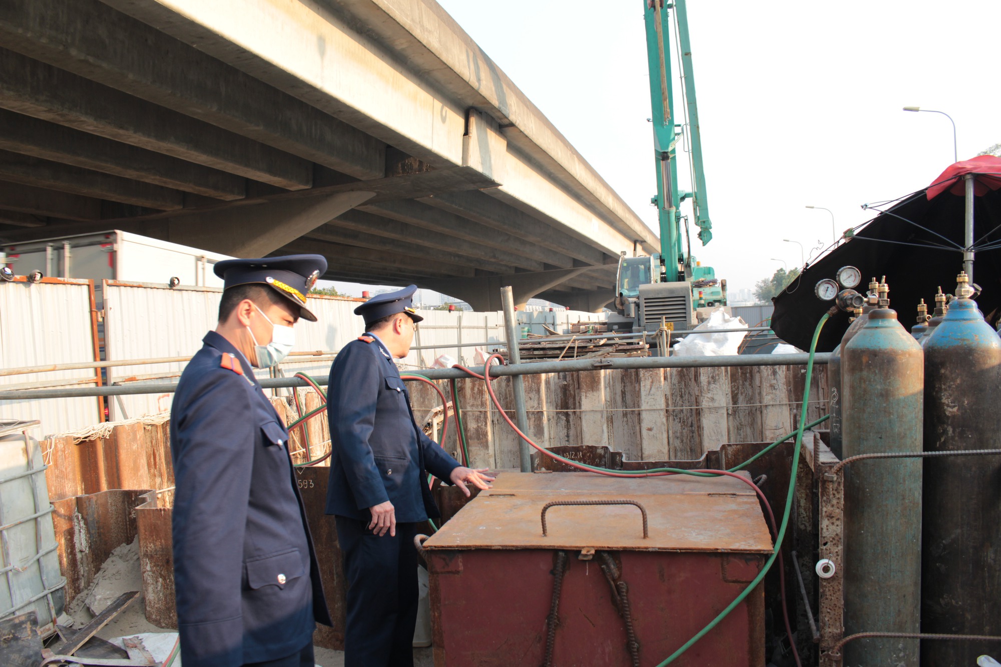Thanh tra GTVT H&agrave; Nội chốt trực tại h&agrave;ng trăm điểm n&oacute;ng, nỗ lực đảm bảo giao th&ocirc;ng- Ảnh 9.