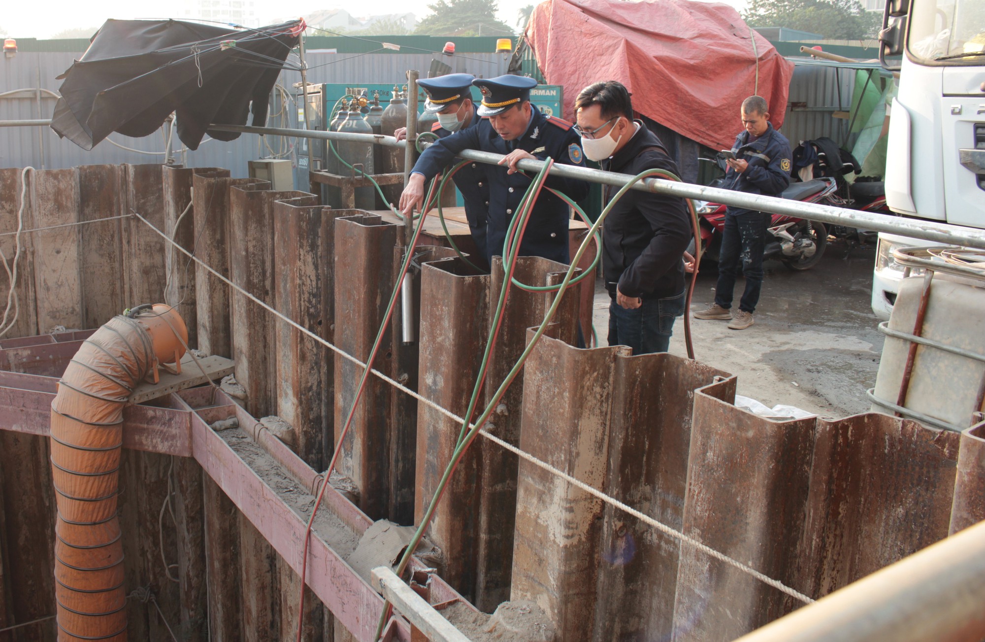 Thanh tra GTVT H&agrave; Nội chốt trực tại h&agrave;ng trăm điểm n&oacute;ng, nỗ lực đảm bảo giao th&ocirc;ng- Ảnh 8.