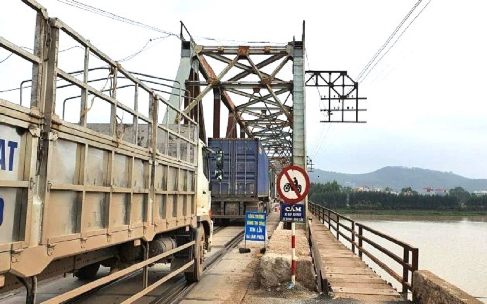 Đầu tư gần 800 tỷ đồng x&acirc;y cầu đường sắt Cẩm L&yacute;