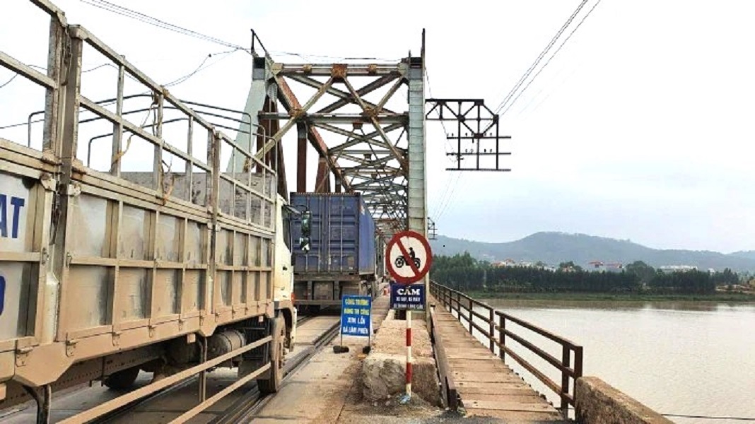 Ph&ecirc; duyệt chủ trương đầu tư cầu đường sắt Cẩm L&yacute; hơn 799 tỉ - Ảnh 1.