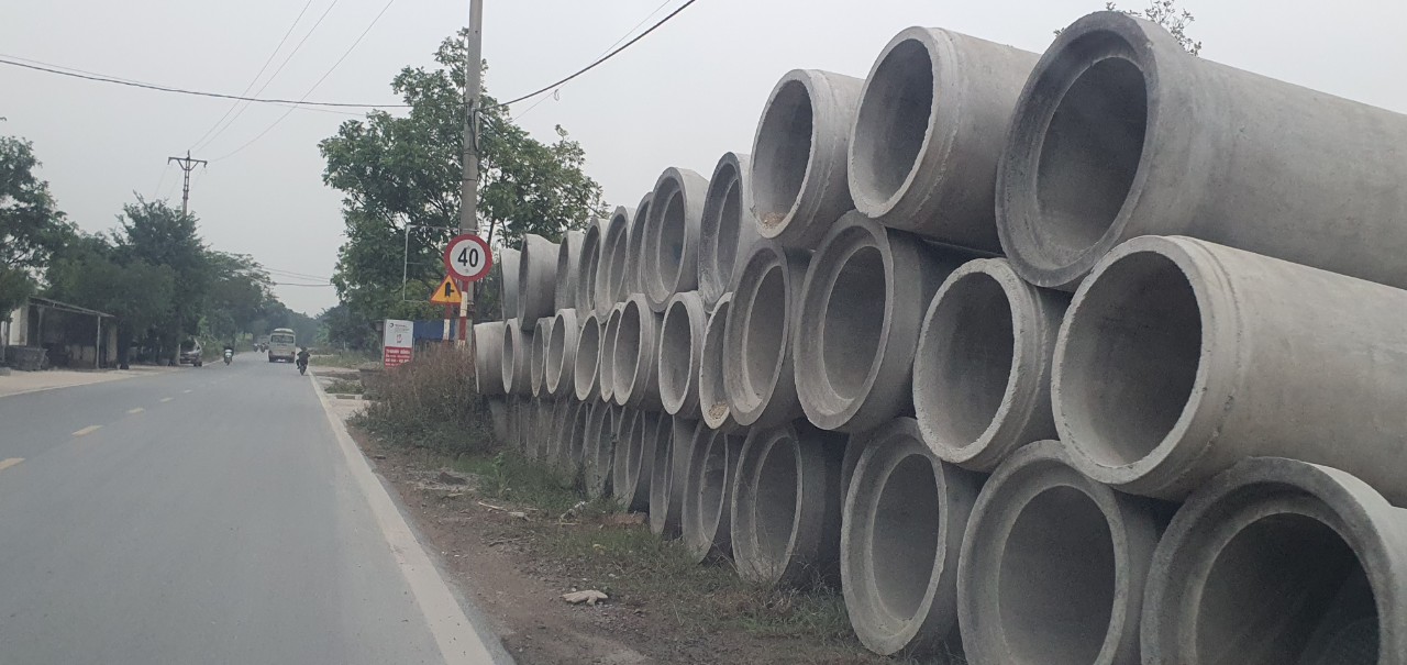 Hải Ph&ograve;ng: Trạm trộn tr&aacute;i ph&eacute;p lấn chiếm h&agrave;nh lang giao th&ocirc;ng, g&acirc;y &ocirc; nhiễm m&ocirc;i trường- Ảnh 2.