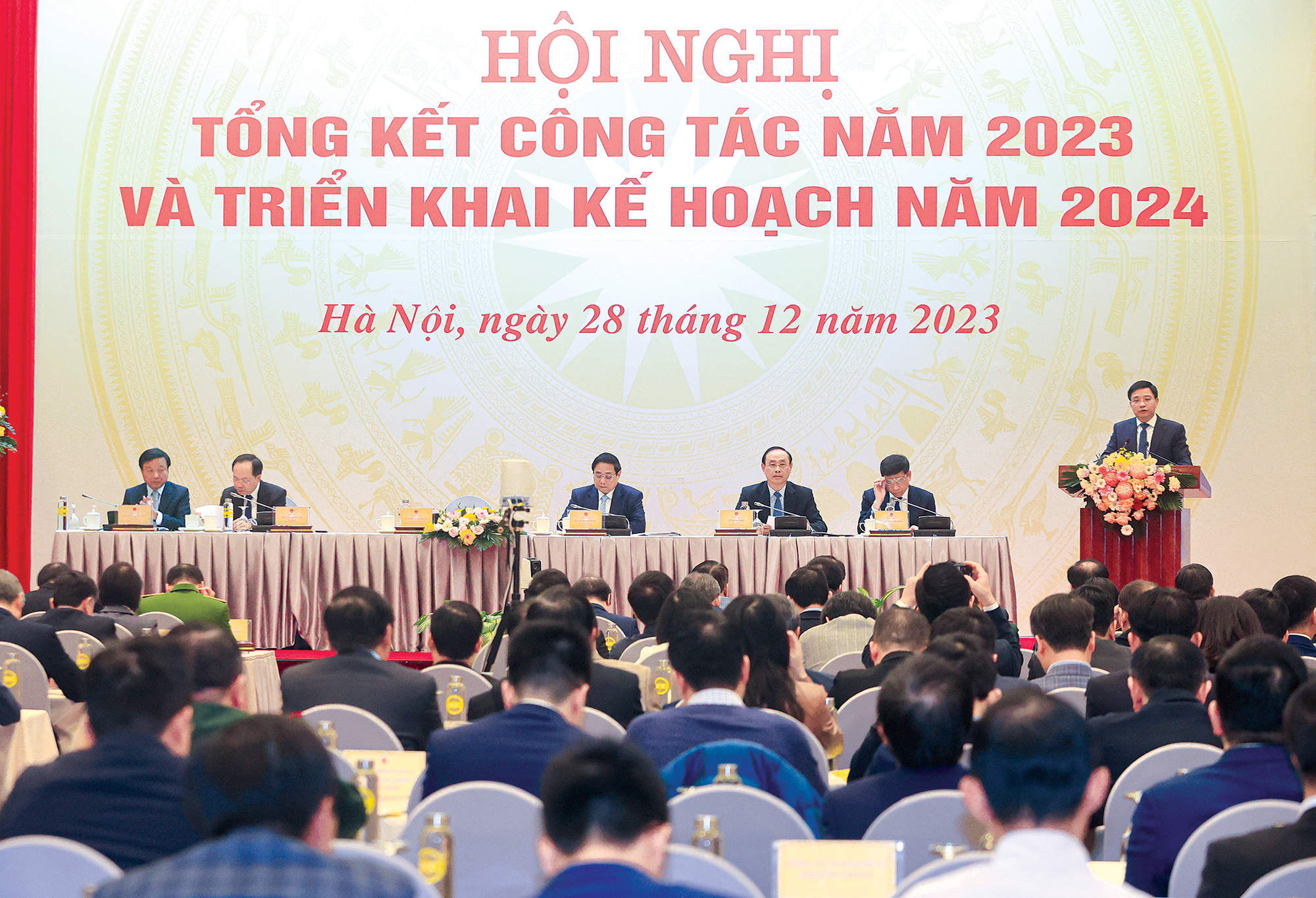 Thủ tướng Phạm Minh Ch&iacute;nh: Lan tỏa tinh thần chỉ tiến kh&ocirc;ng l&ugrave;i của ng&agrave;nh GTVT - Ảnh 3.