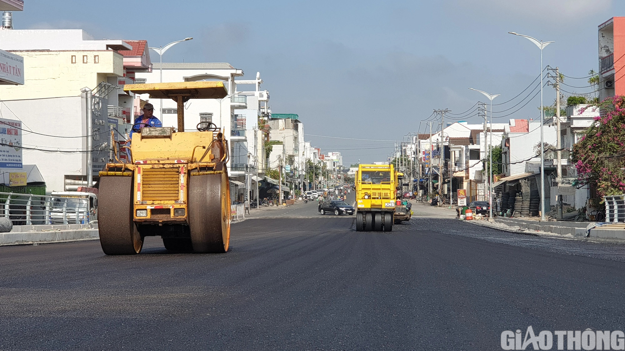 Trăm c&ocirc;ng nh&acirc;n tăng ca đến nửa đ&ecirc;m để kịp th&ocirc;ng xe kỹ thuật cầu Trần Ho&agrave;ng Na - Ảnh 2.
