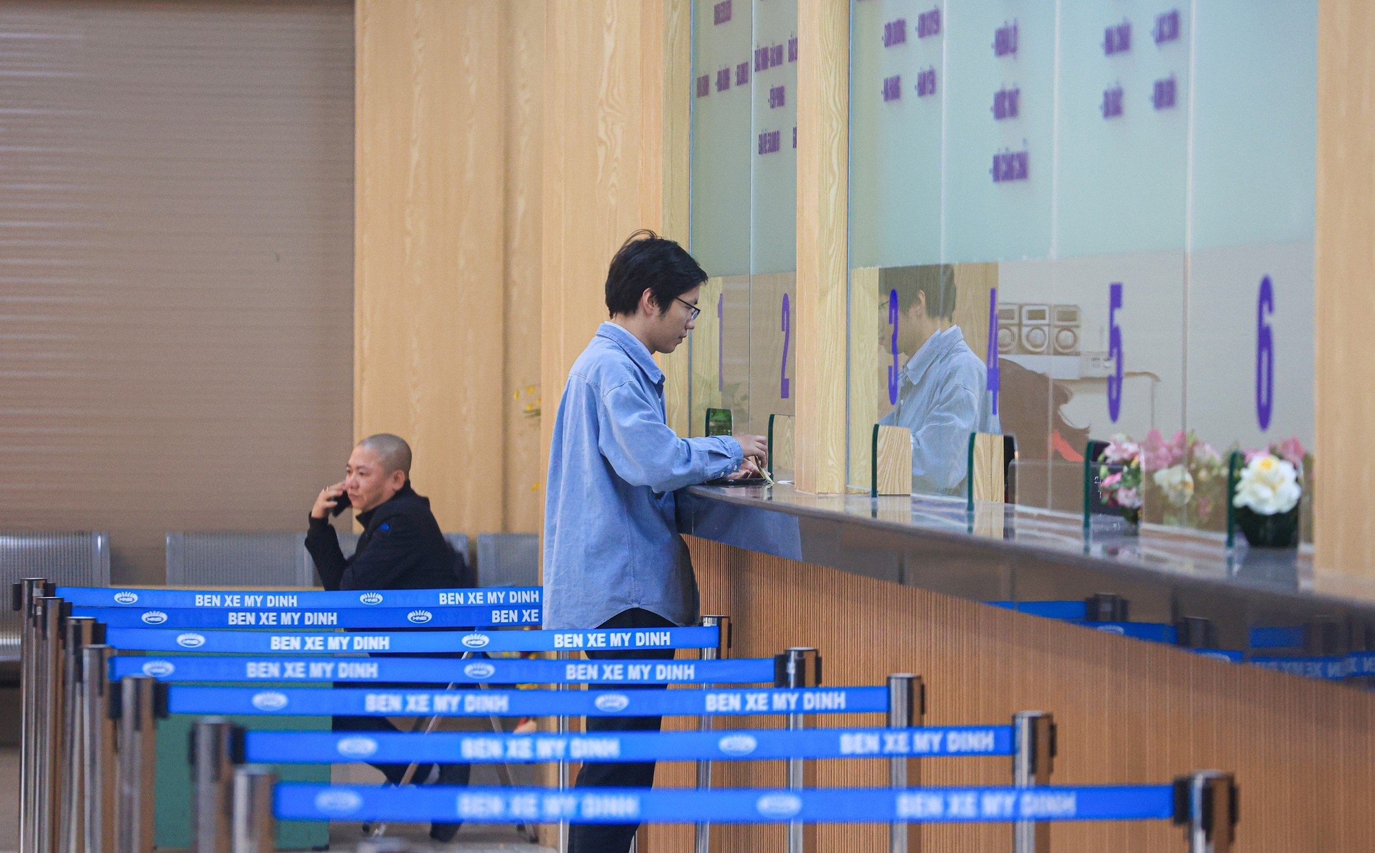 Diện mạo hiện đại của c&aacute;c bến xe H&agrave; Nội trước ng&agrave;y căng m&igrave;nh đ&oacute;n kh&aacute;ch - Ảnh 4.